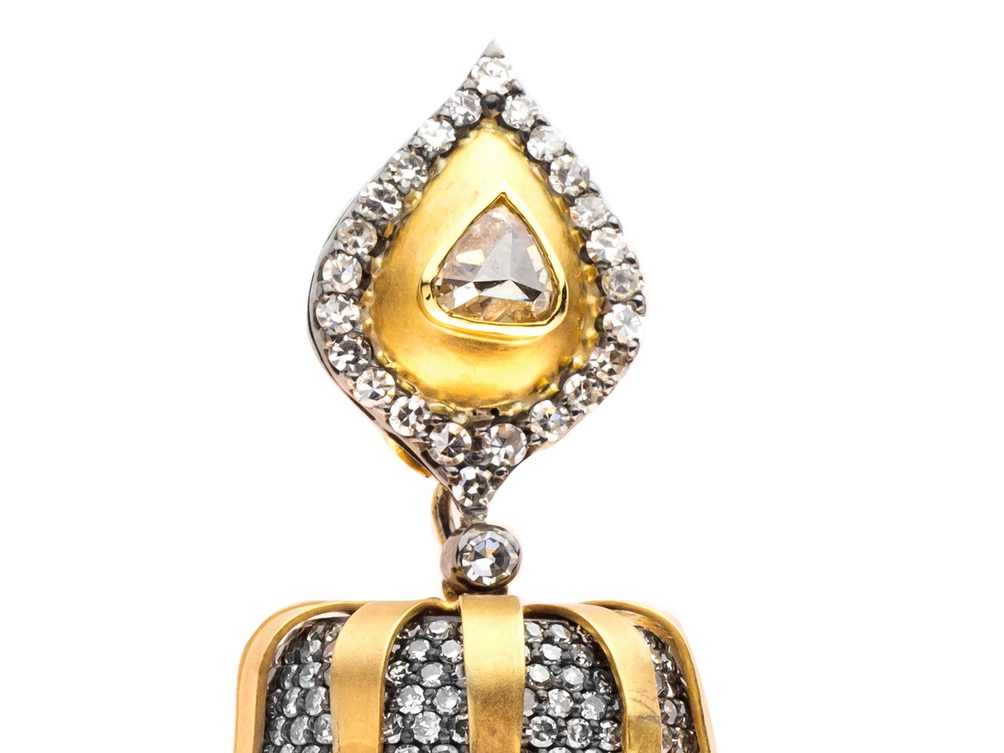 Pendentifs d'oreilles en or et diamants spectaculaires Neuf - En vente à San Antonio, TX
