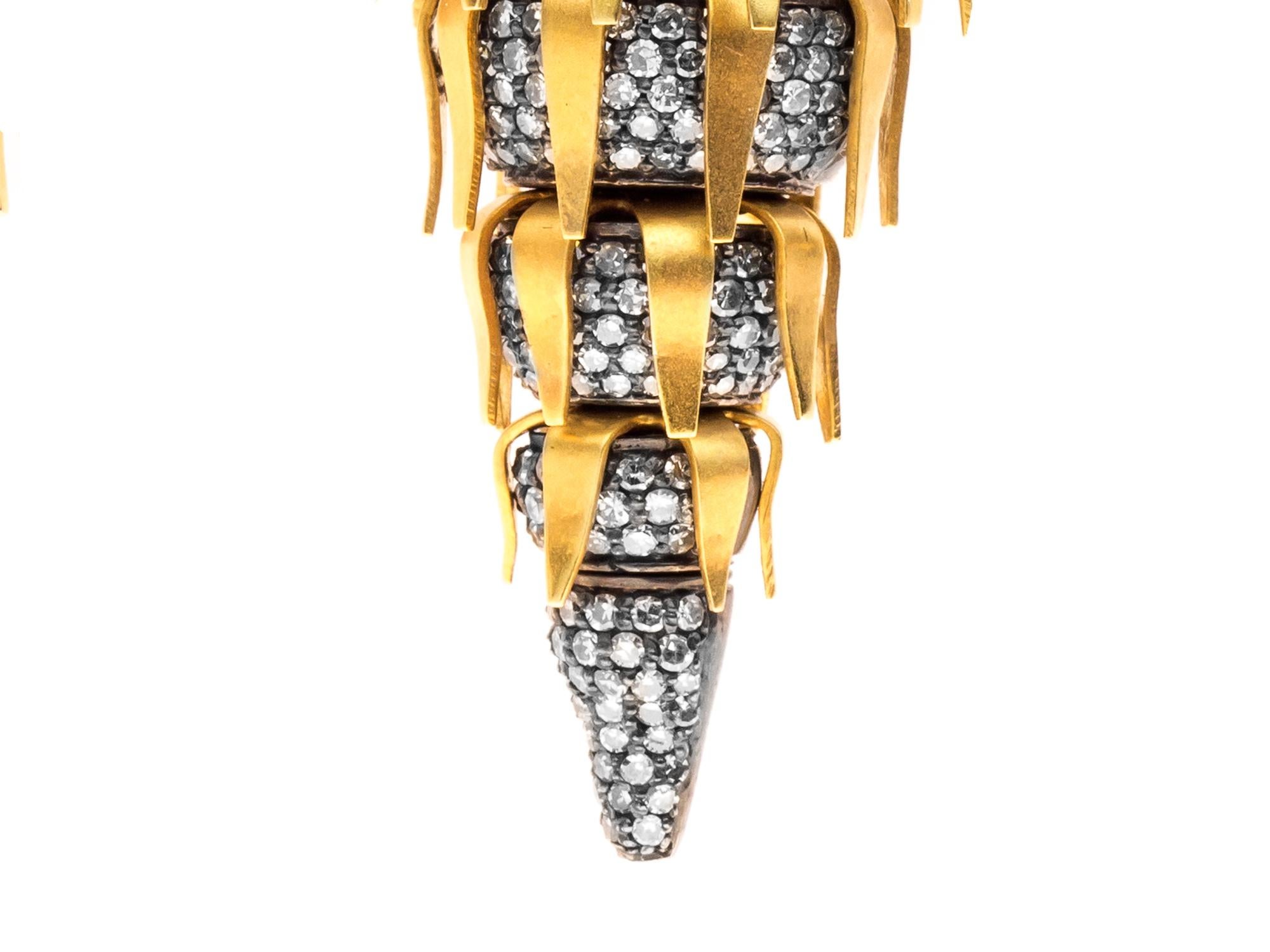 Pendentifs d'oreilles en or et diamants spectaculaires Pour femmes en vente