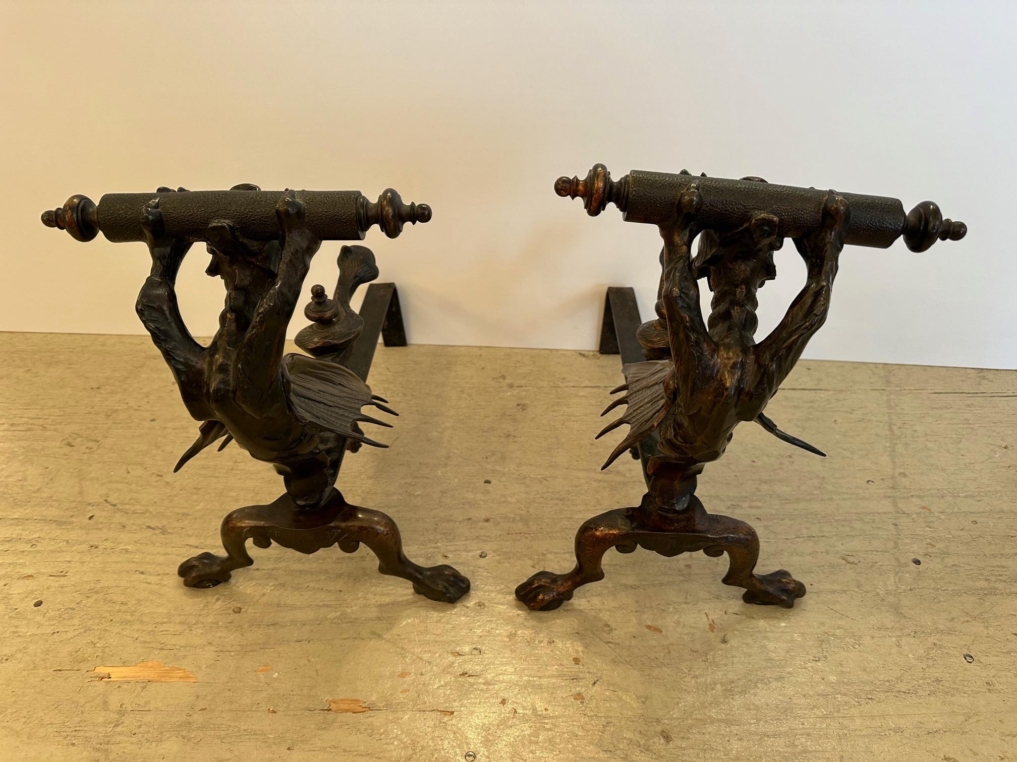 Dramáticos Andirones Ingleses Antiguos de Hierro con Dragón Alado en venta 4