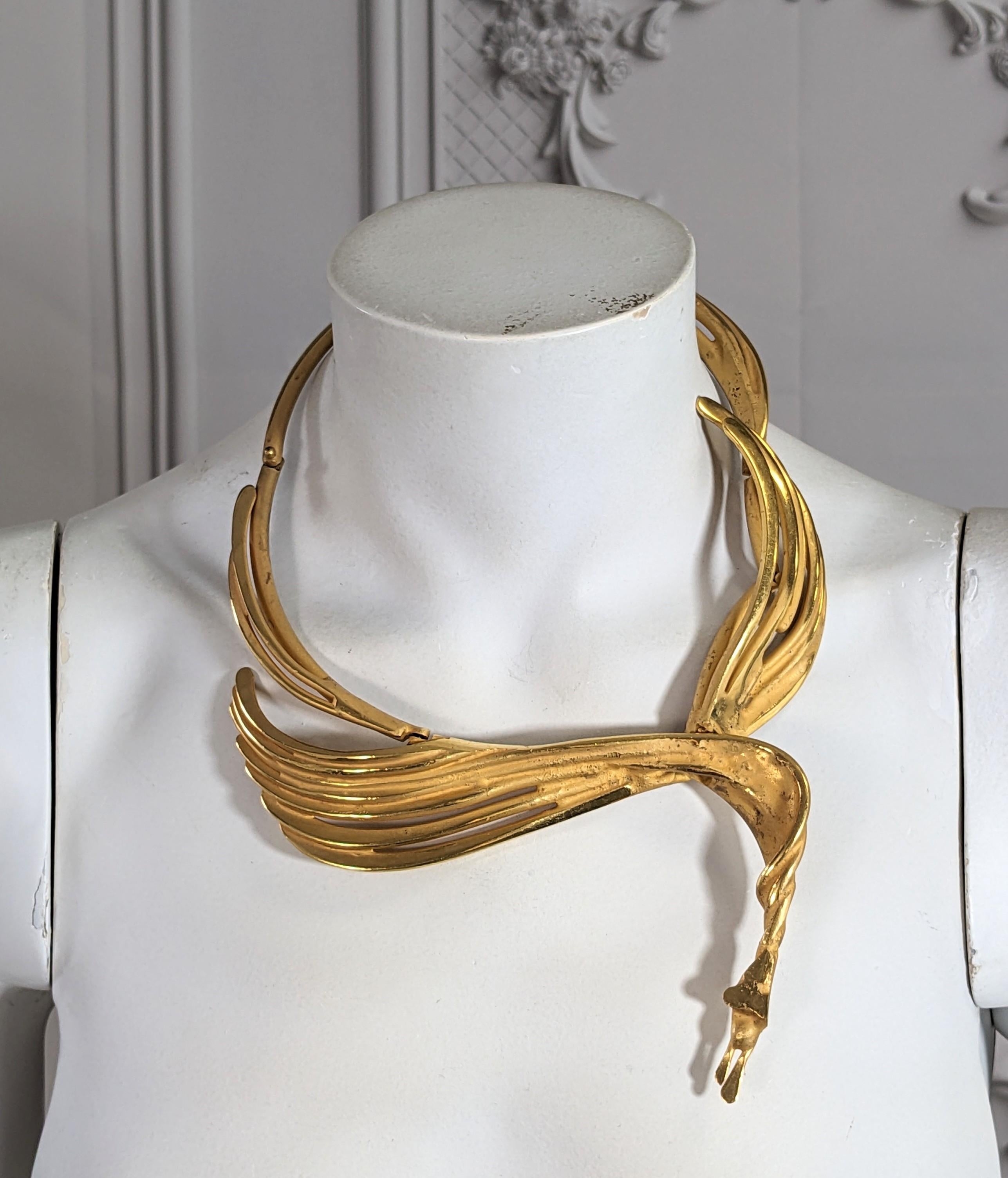 Dramatique collier artisanal français ailé en bronze en vente 4