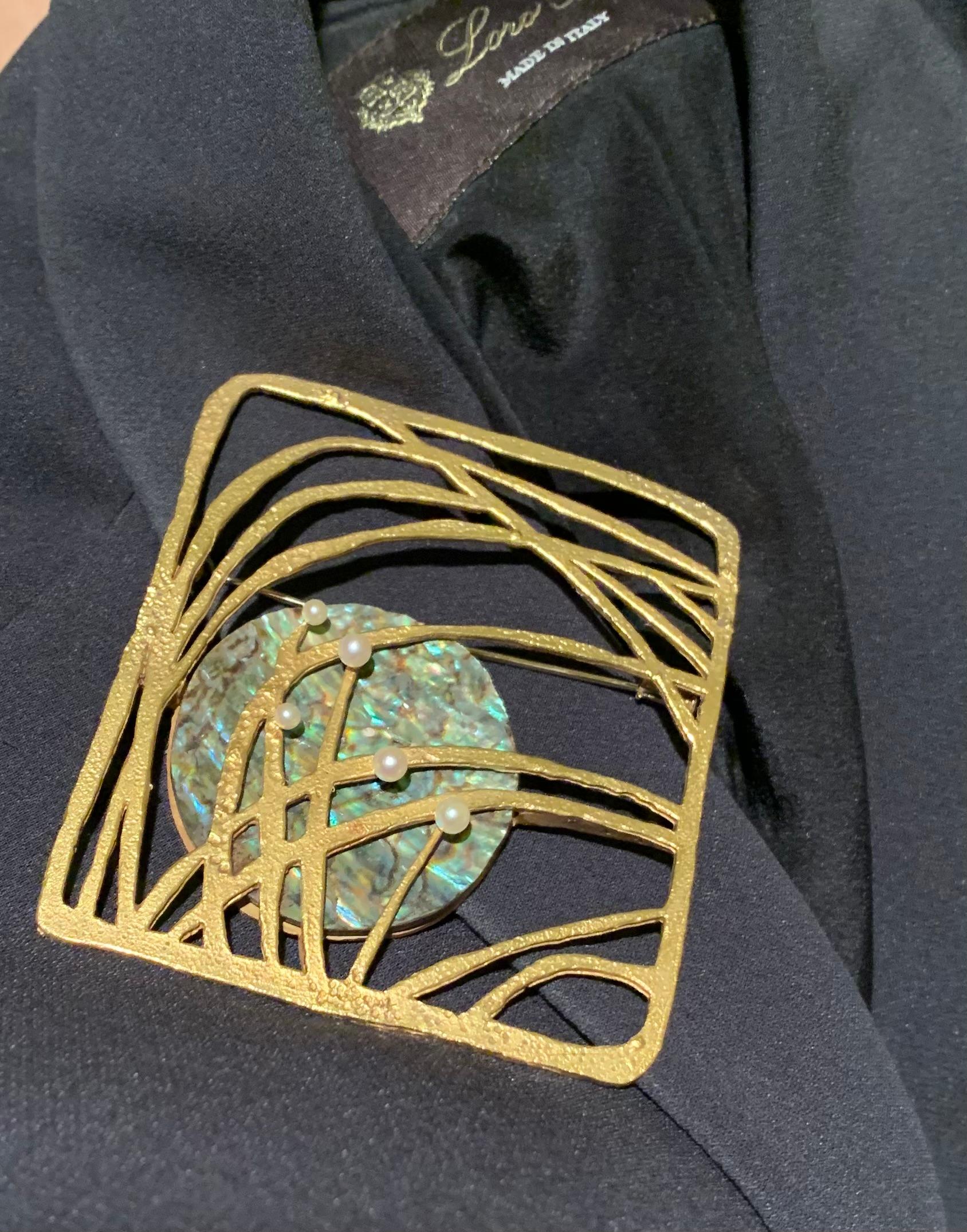 Dramatic Gubelin 1960's Gilbert Albert 18K Yellow Gold Abalone, Pearl Brooch in vendita 5