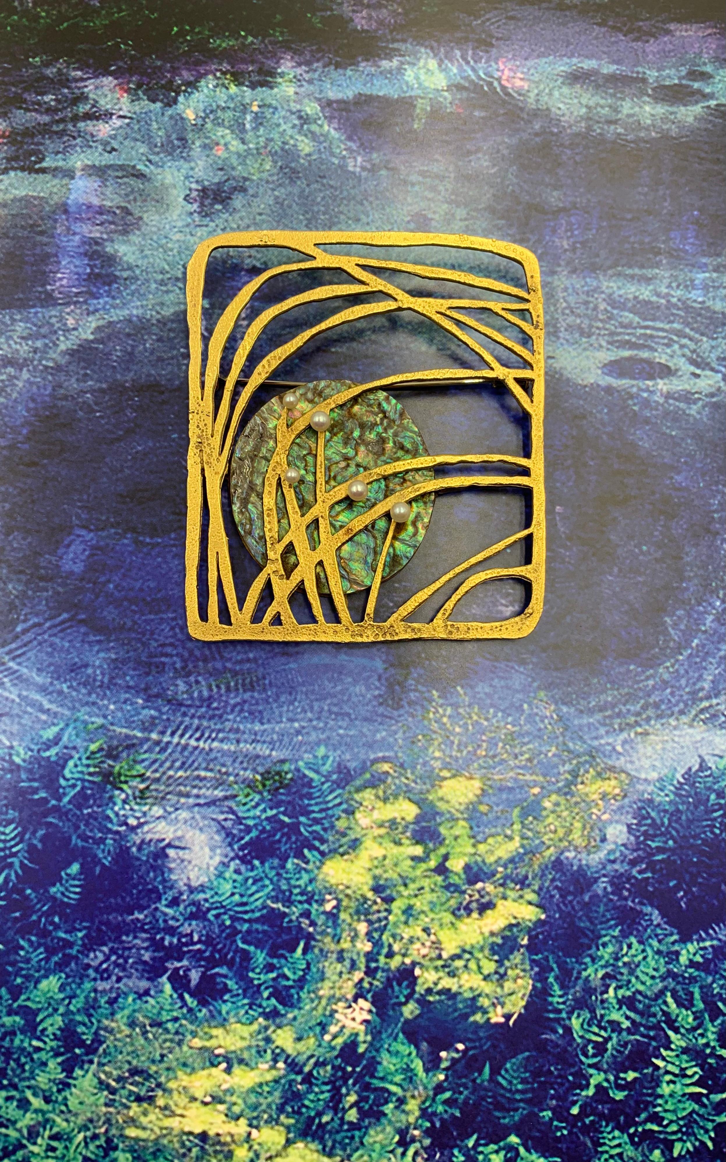 Dramatic Gubelin 1960's Gilbert Albert 18K Yellow Gold Abalone, Pearl Brooch in vendita 9