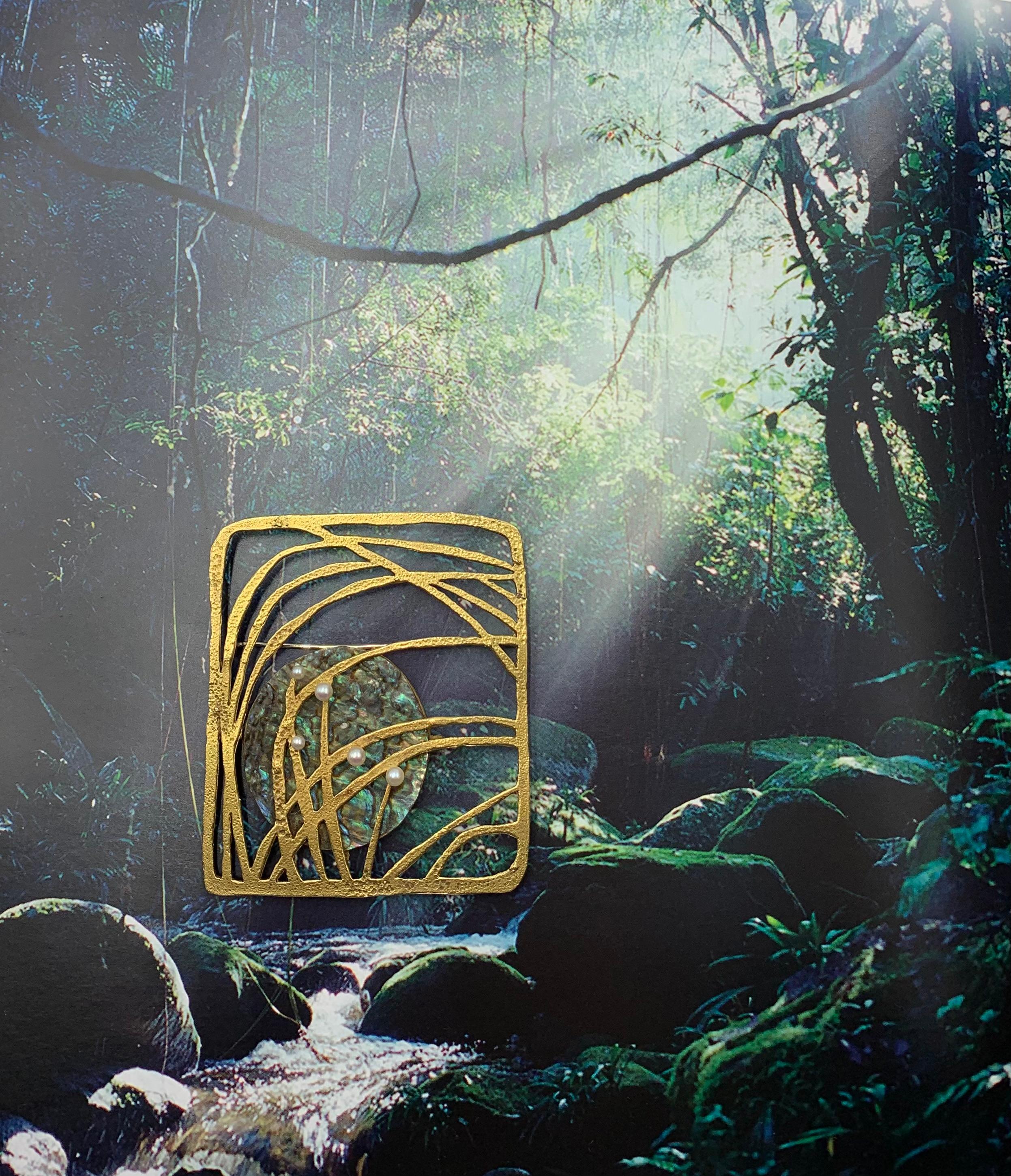 Spectacular Swiss Organic Modernist Gubelin, Gilbert Albert 18K yellow gold, abalone shell and pearl statement brooch
1960's
Length: 2.75 inches
Width: 2.5 inches
Marks: Gubelin, 750
Weight: 37.76
Condition: Very Good
A stunning work of art,