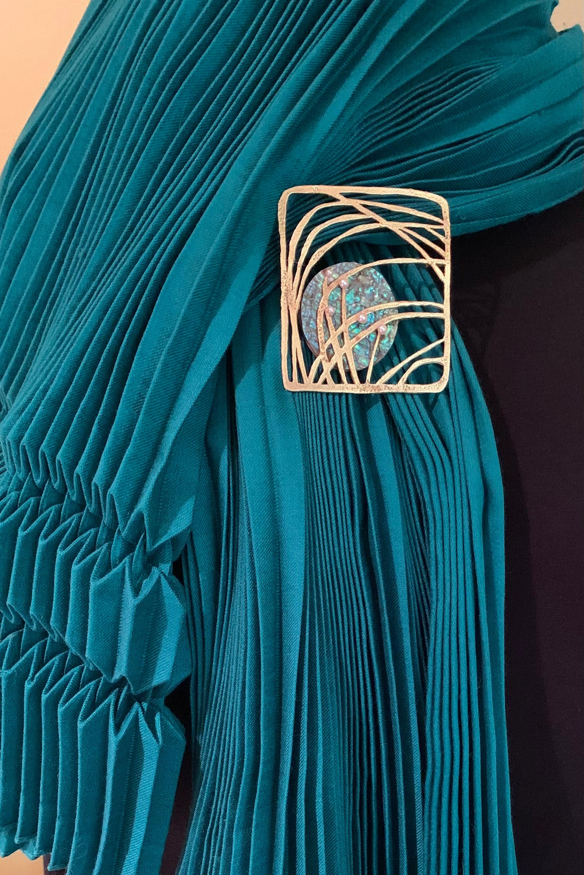 Dramatic Gubelin 1960's Gilbert Albert 18K Yellow Gold Abalone, Pearl Brooch In condizioni buone in vendita a New York, NY