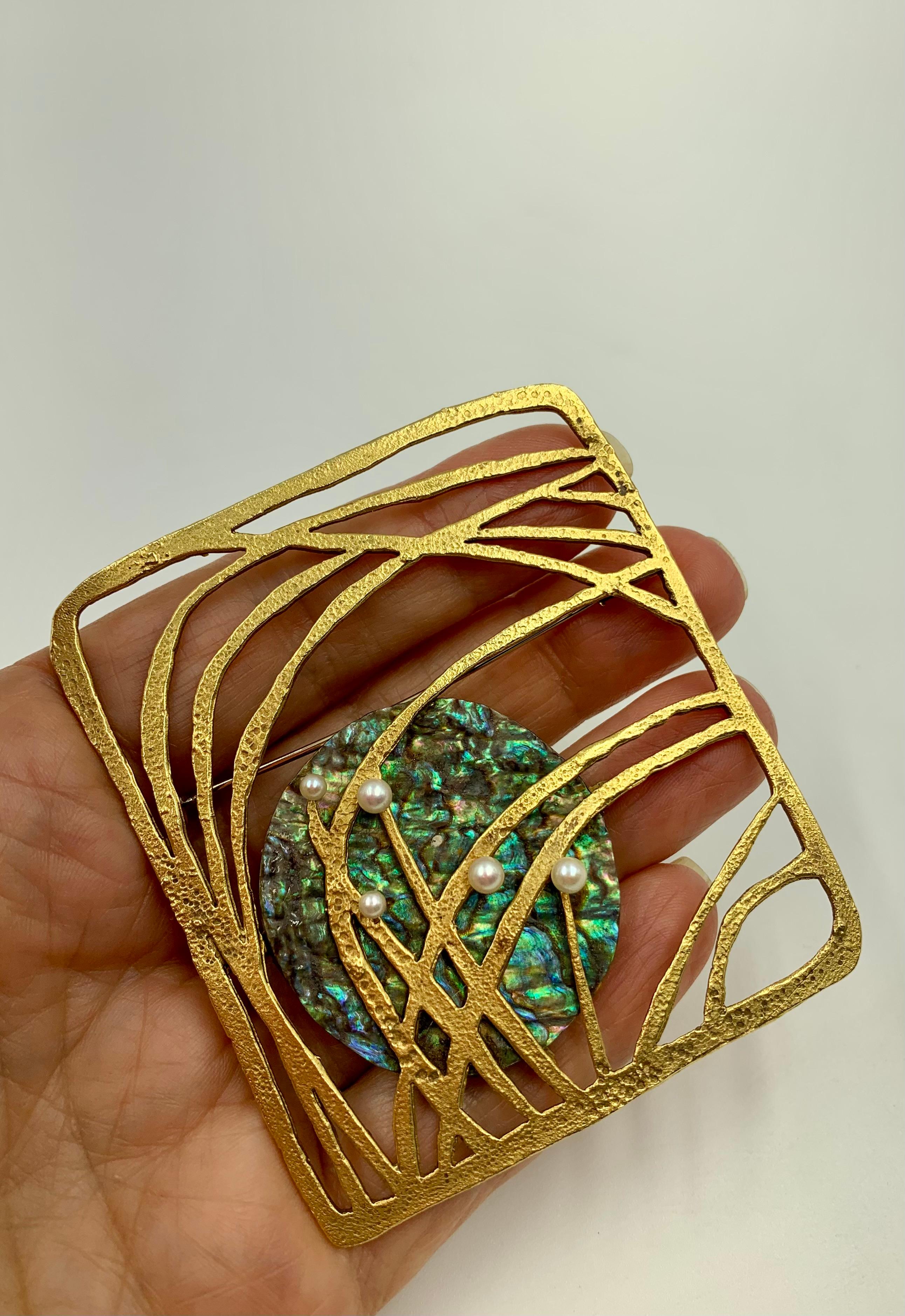 Dramatic Gubelin 1960's Gilbert Albert 18K Yellow Gold Abalone, Pearl Brooch in vendita 1