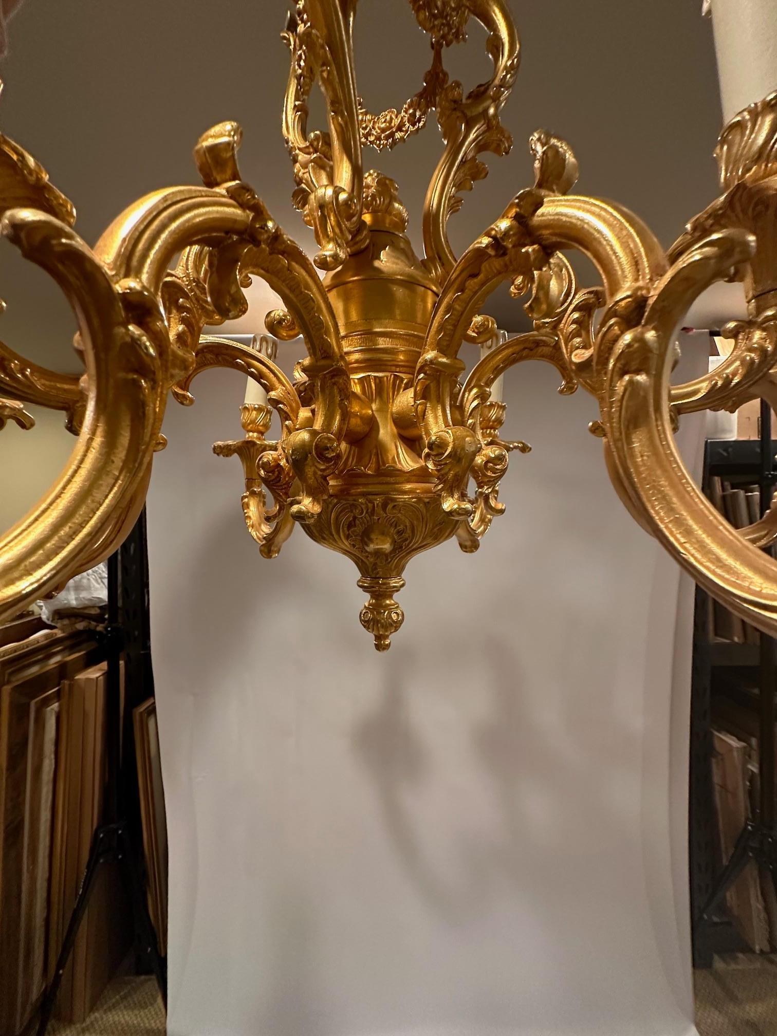 Italiano Lampadario a 9 bracci Dramatic Large Bronze Dore in vendita