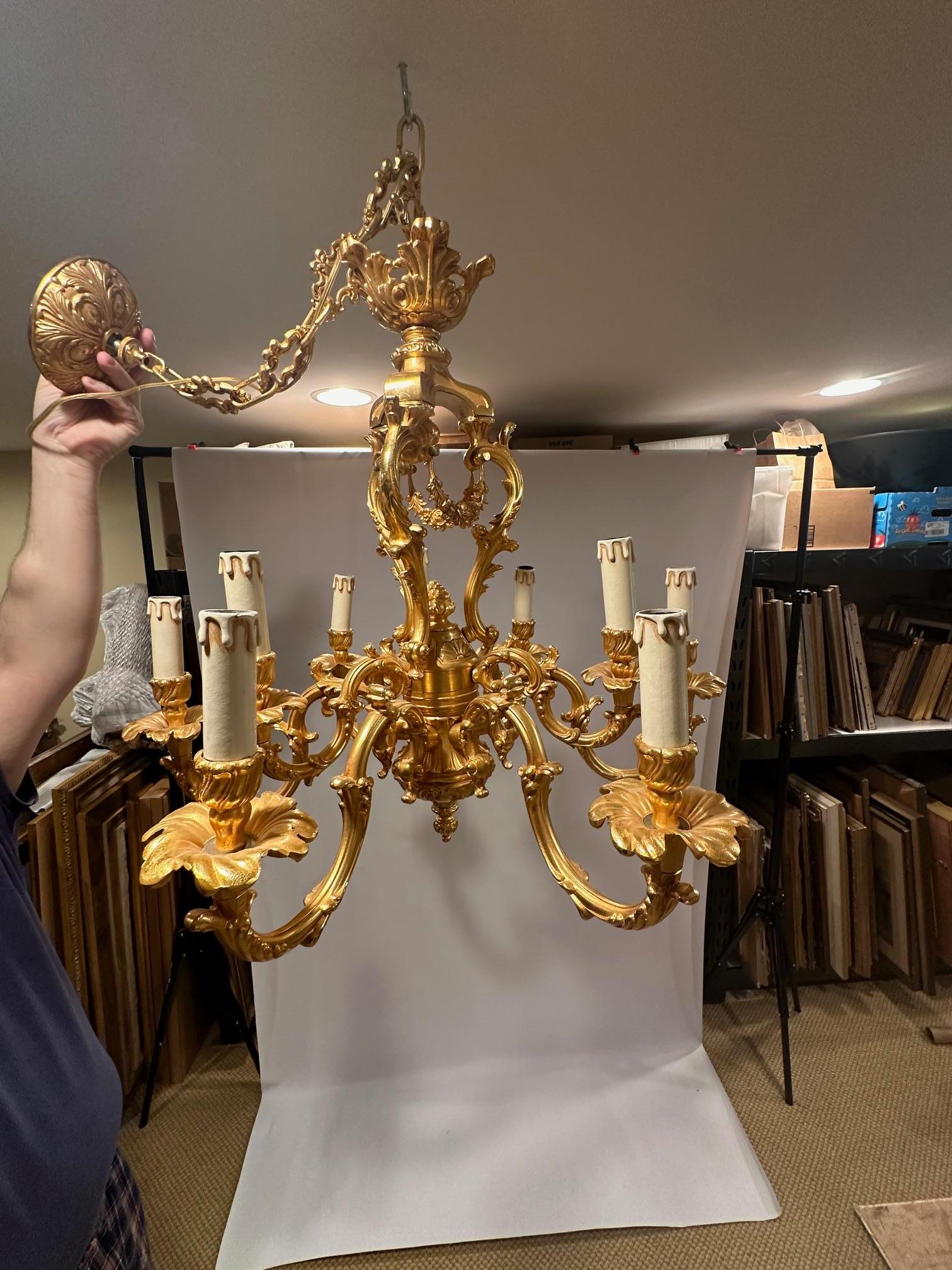 Lampadario a 9 bracci Dramatic Large Bronze Dore In condizioni buone in vendita a Hopewell, NJ