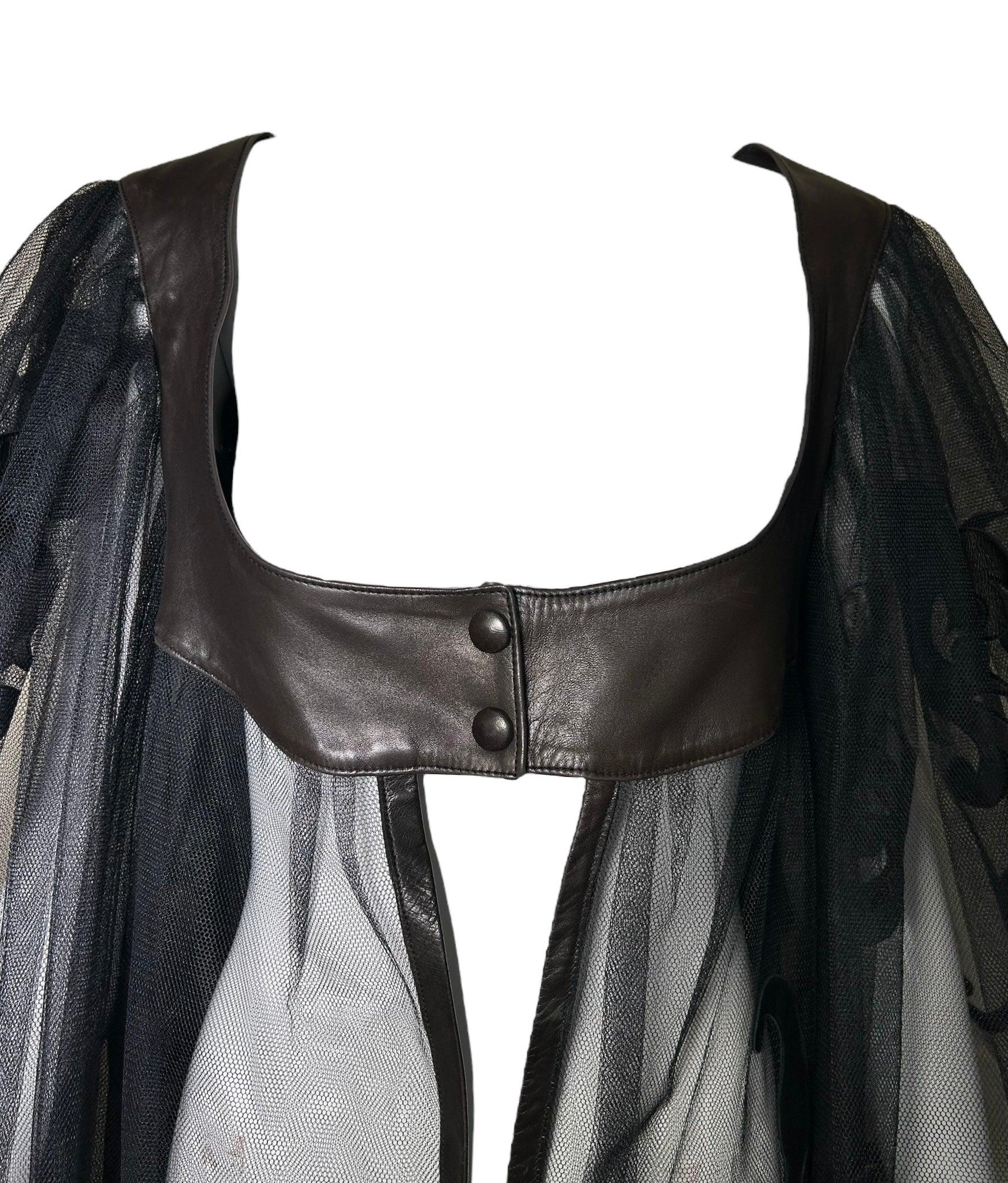 Dramatische Jacke mit filigranem Leder und Tüll-Ballonärmeln im Zustand „Hervorragend“ im Angebot in Los Angeles, CA