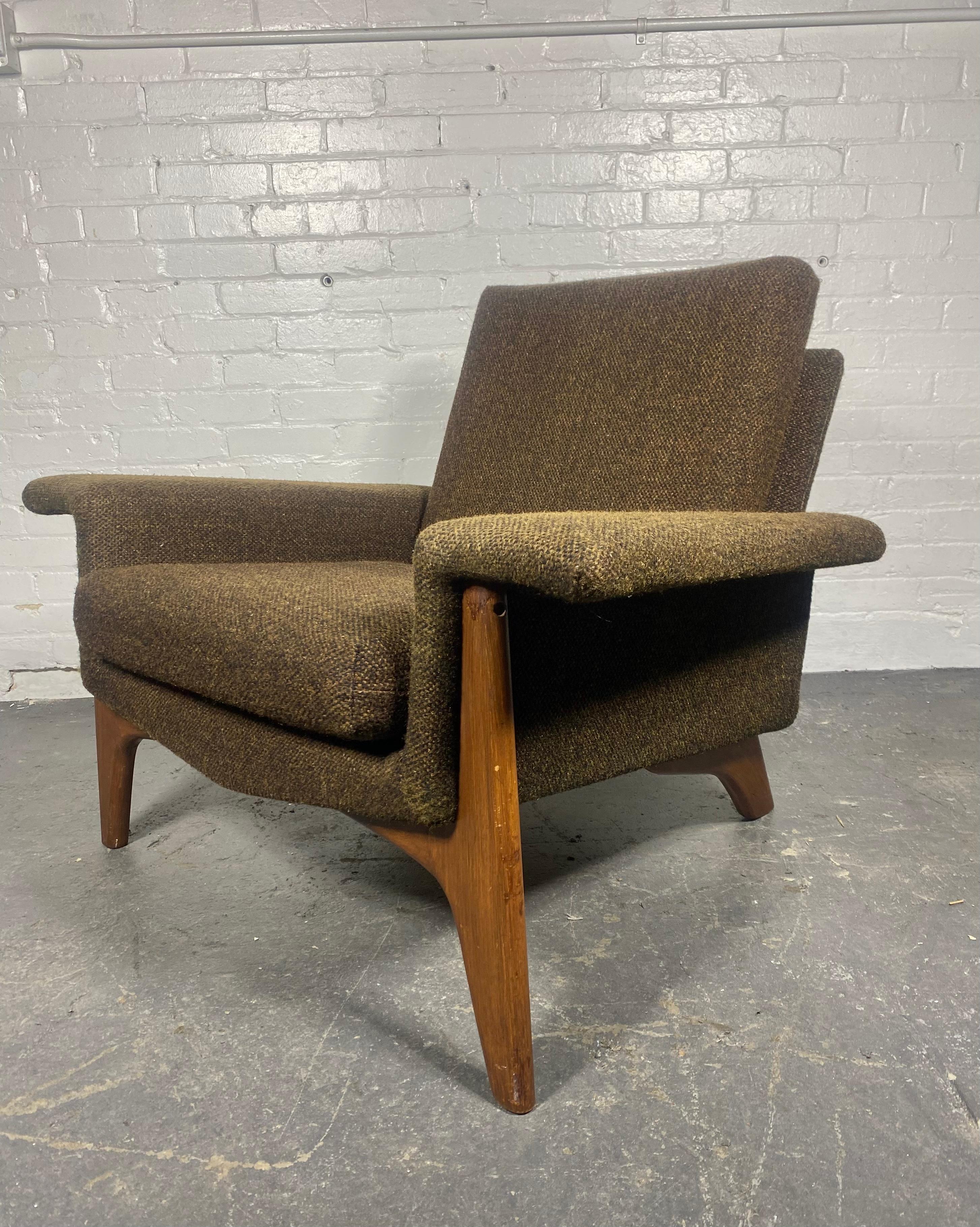 Mid-20th Century Dramatic Modernist Lounge Chair by Adrian Pearsall.Sculptural Walnut Base.