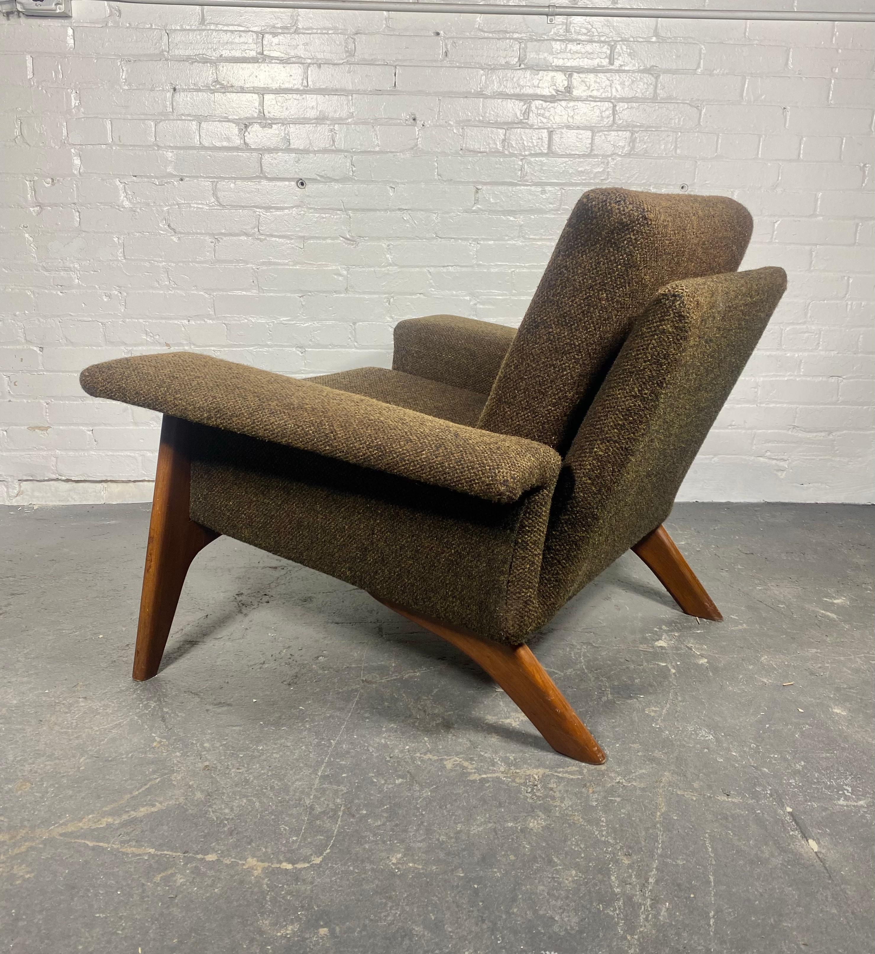 Dramatic Modernist Lounge Chair by Adrian Pearsall.Sculptural Walnut Base. For Sale 2