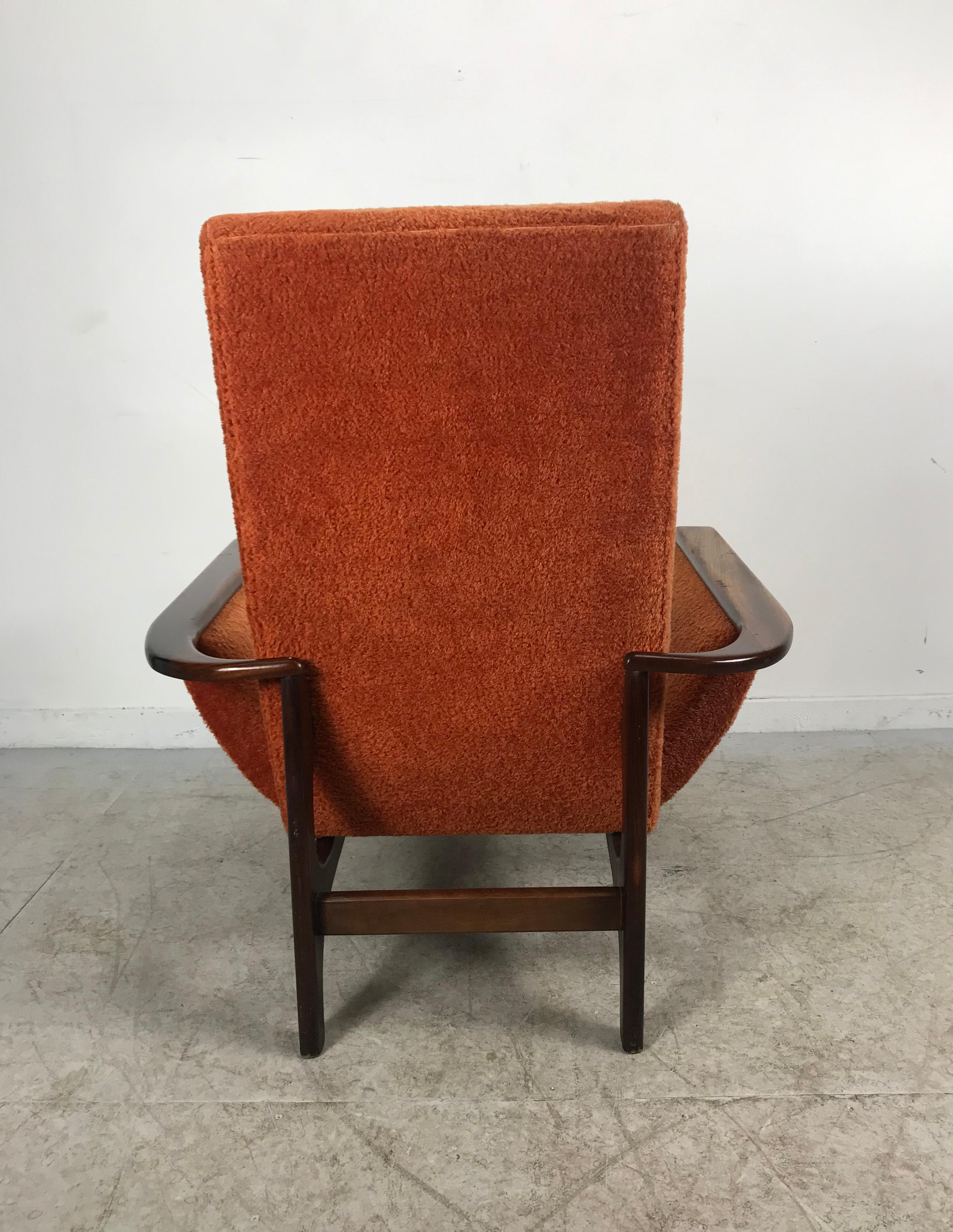 Sculptural Mid-Century Modern Lounge chair designed by Luigi Tiengo for Cimon, Montreal. Amazing, stylish design from any angle, sculptural walnut wraparound walnut, reminiscent of the Classic design styling’s of Adrian Pearsall. Retains original