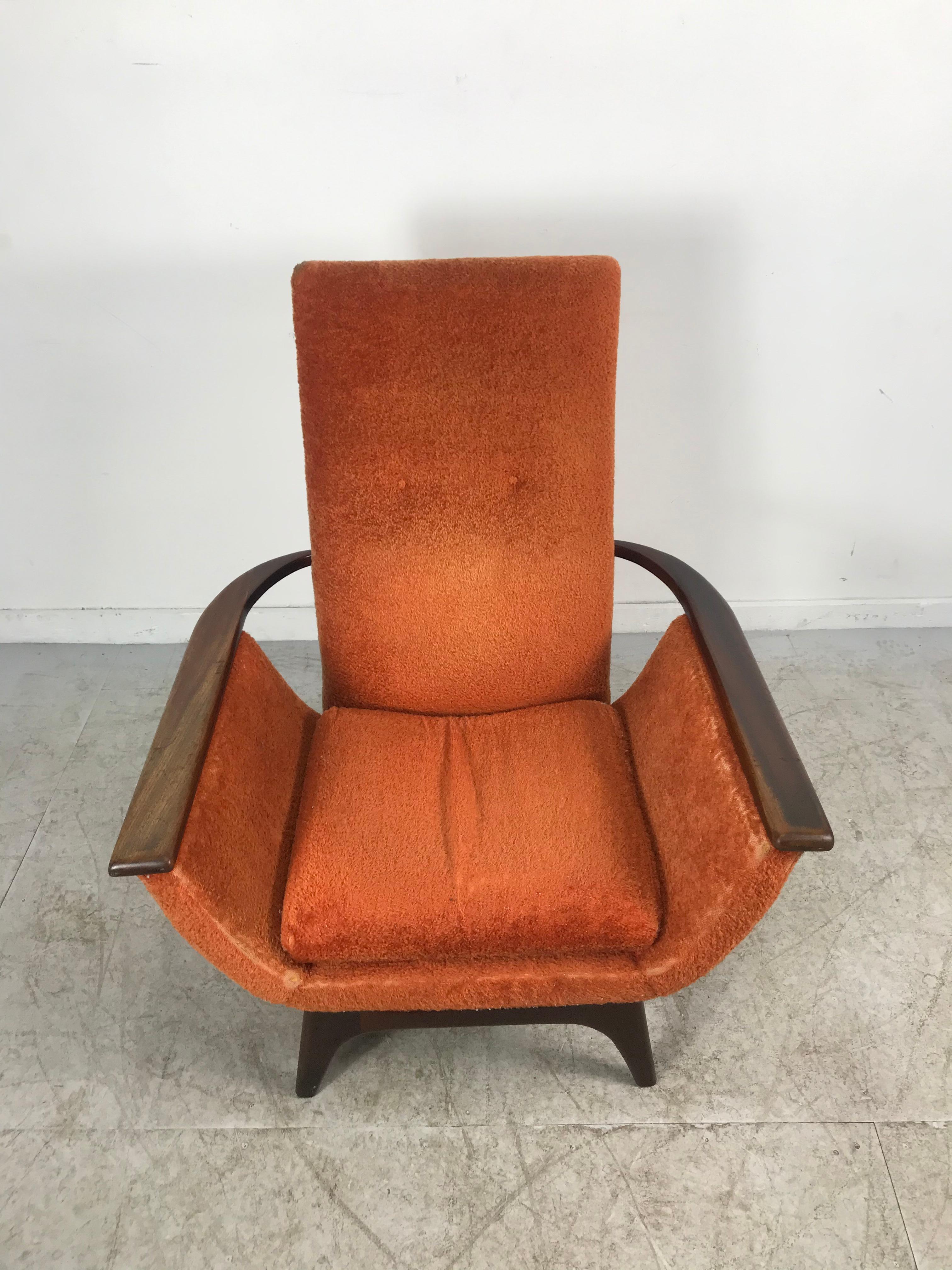 Dramatic Modernist Lounge Chair, Sculpted Walnut by Luigi Tiengo for Cimon In Good Condition In Buffalo, NY