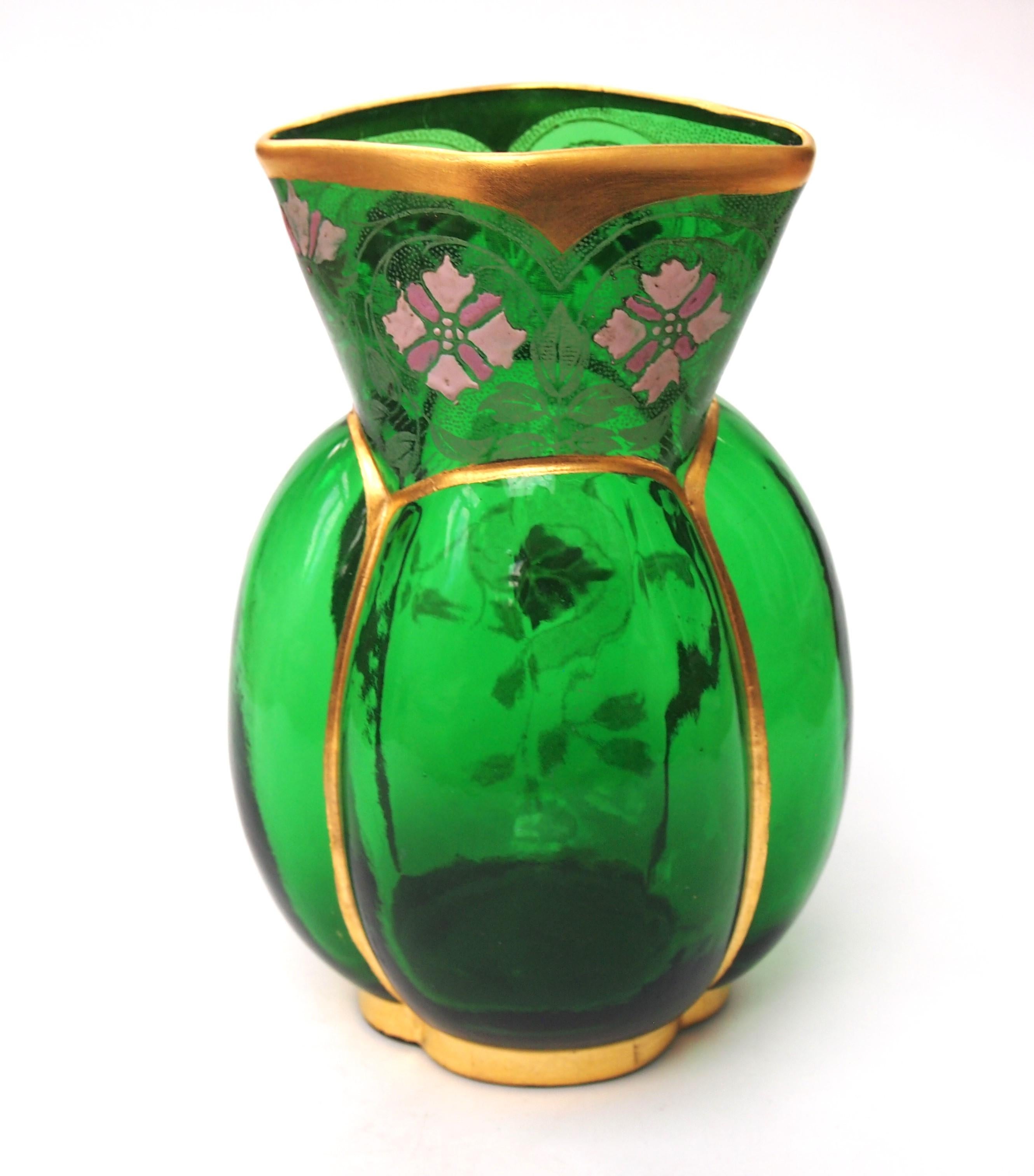 Arts and Crafts Dramatique vase monumental français Legras émaillé et doré vers 1898 Verre vert foncé en vente