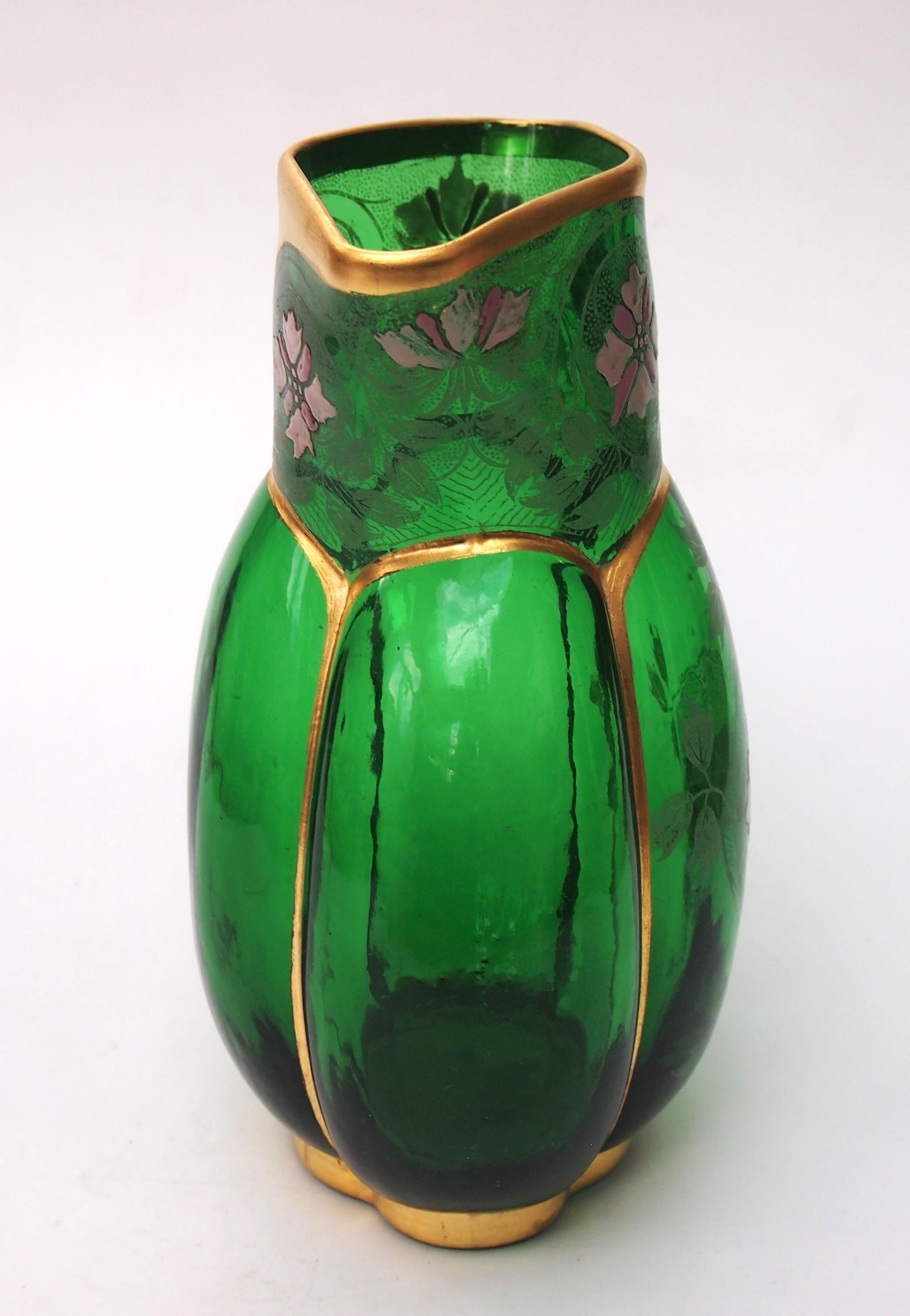 Français Dramatique vase monumental français Legras émaillé et doré vers 1898 Verre vert foncé en vente