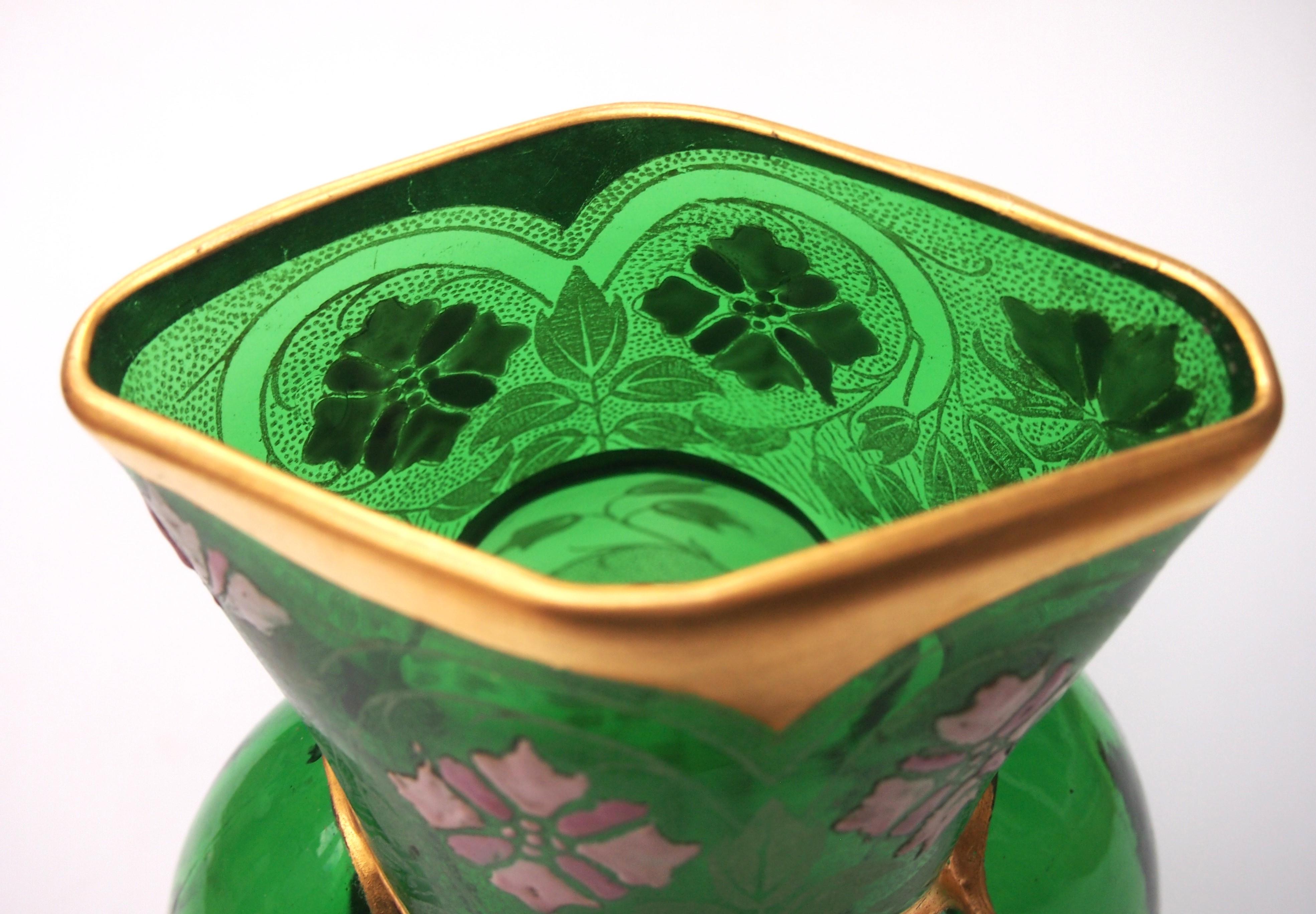 Dramatique vase monumental français Legras émaillé et doré vers 1898 Verre vert foncé Bon état - En vente à Worcester Park, GB
