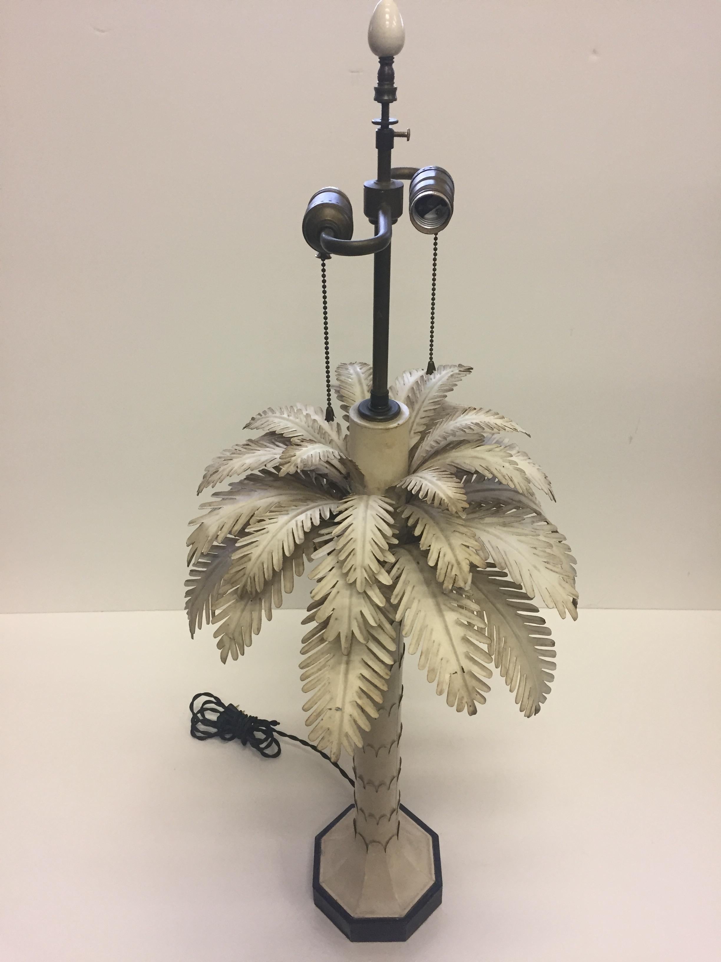 Dramatic Painted Tole Palm Tree Lamp In Excellent Condition In Hopewell, NJ