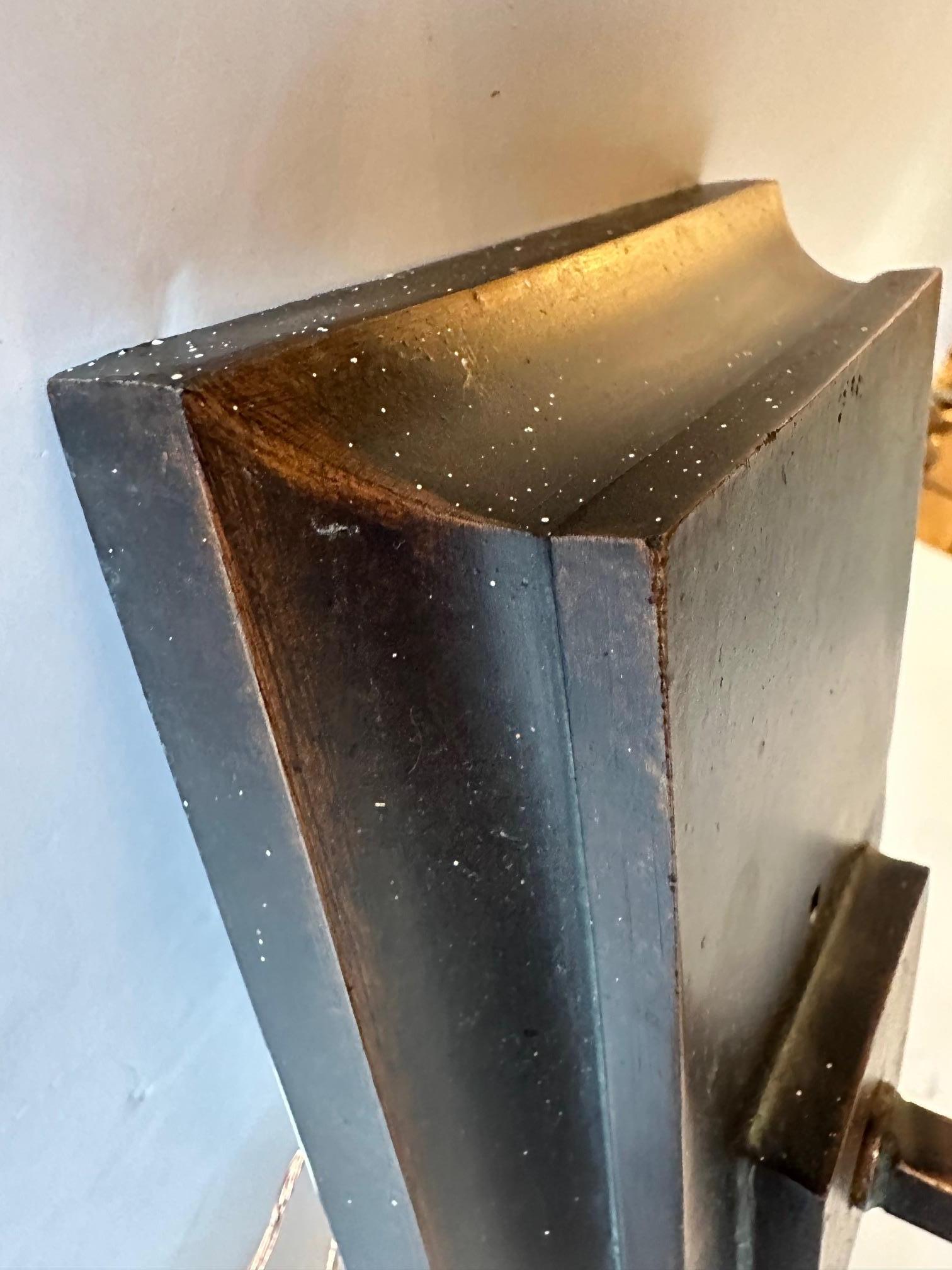 Dramático Par de Apliques de Pared de Metal Bronce con Hojas de Bronce Sumergido en venta 2