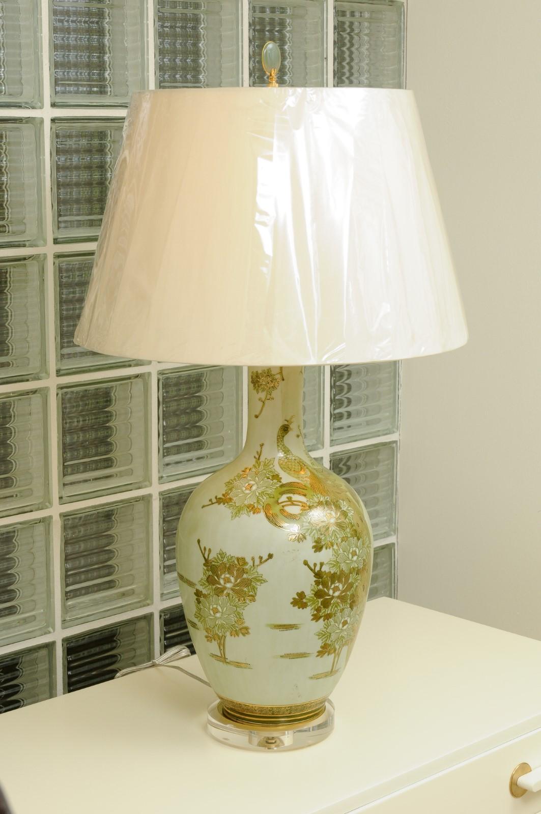 Metà XX secolo Drammatica coppia di lampade asiatiche dipinte a mano di Marbro, circa 1960 in vendita