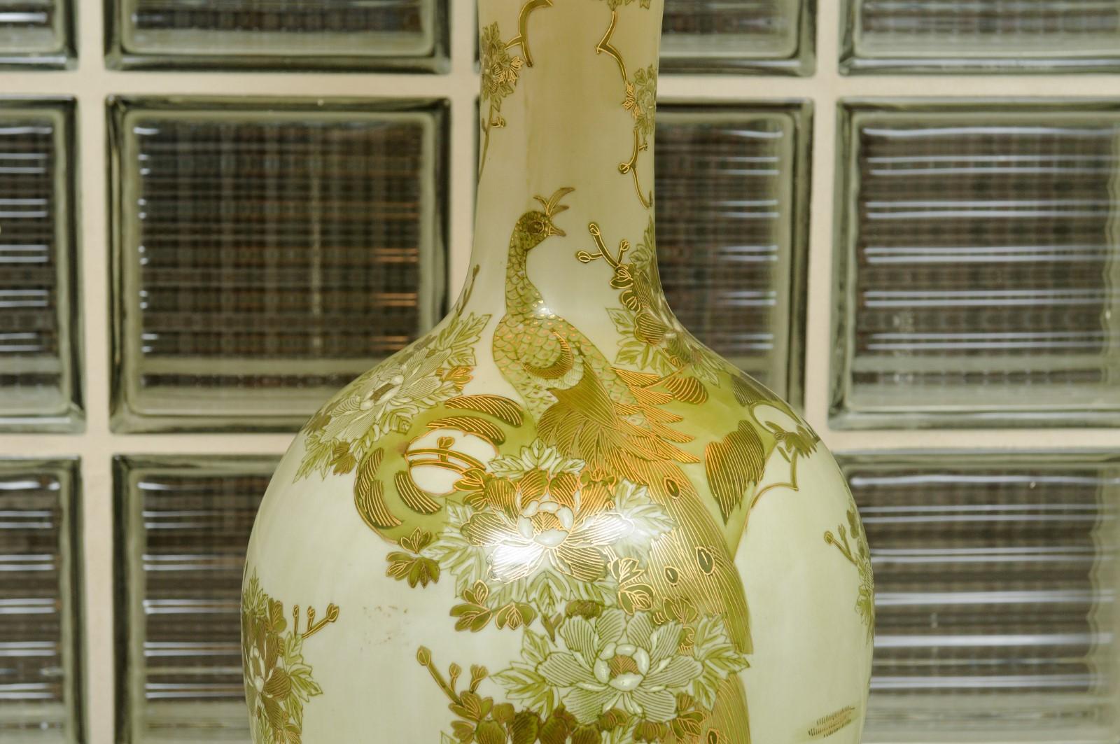 Céramique Paire dramatique de lampes asiatiques peintes à la main par Marbro:: circa 1960 en vente