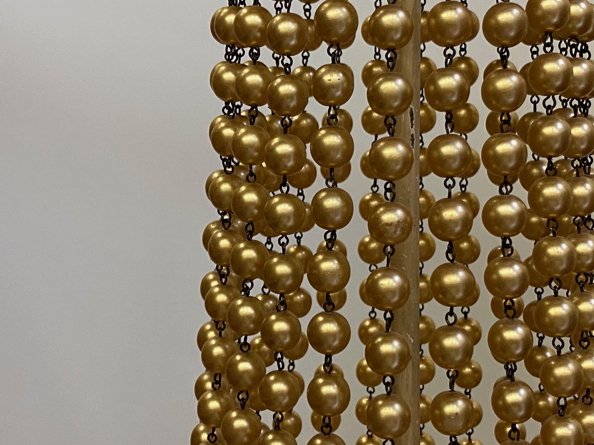 Paire de spectaculaires lustres à suspension en perles Hollywood Regency en vente 1