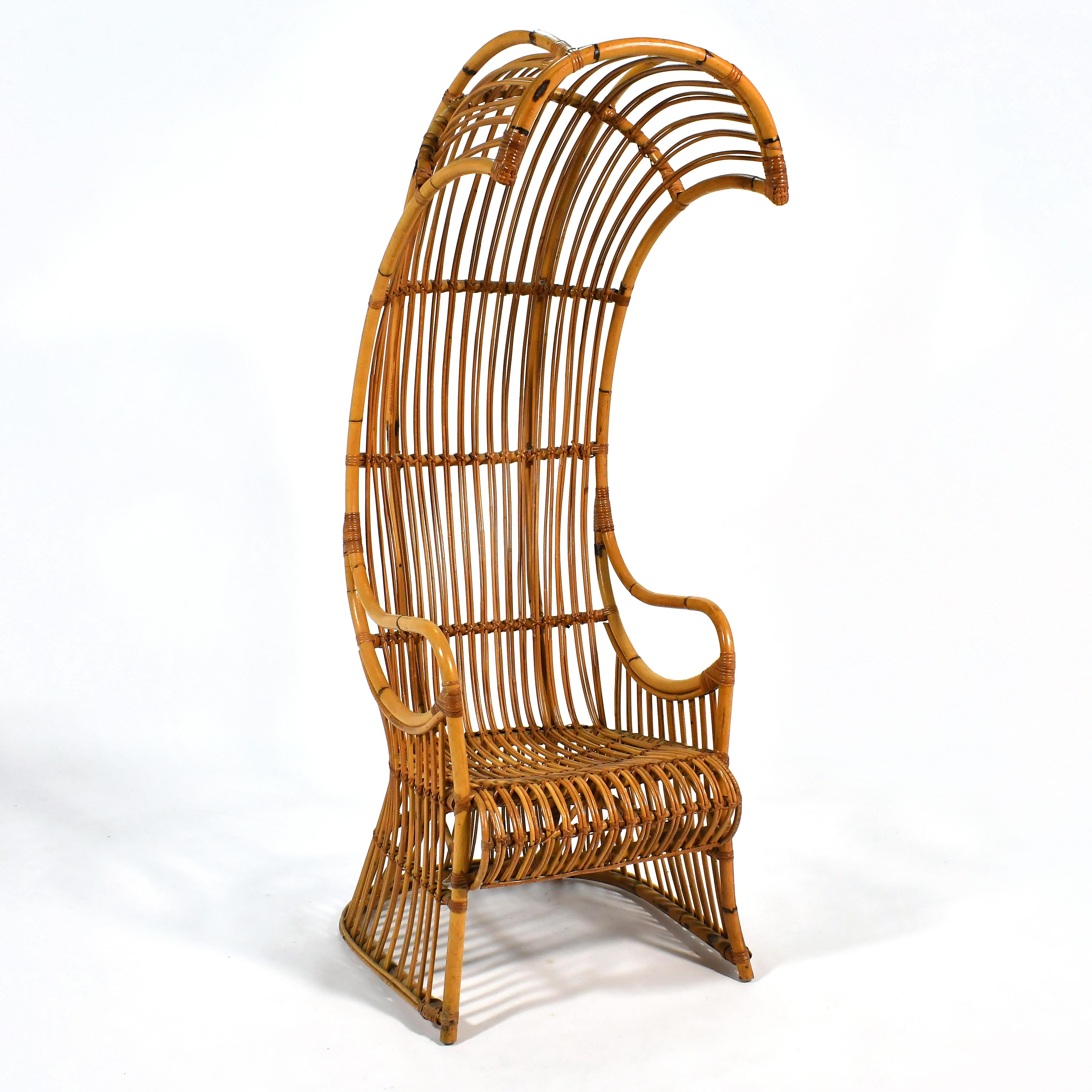 Con un diseño llamativo y espectacular, este dosel o silla de portero vintage de ratán ocupa poco espacio, pero tiene un gran impacto visual.

68 
