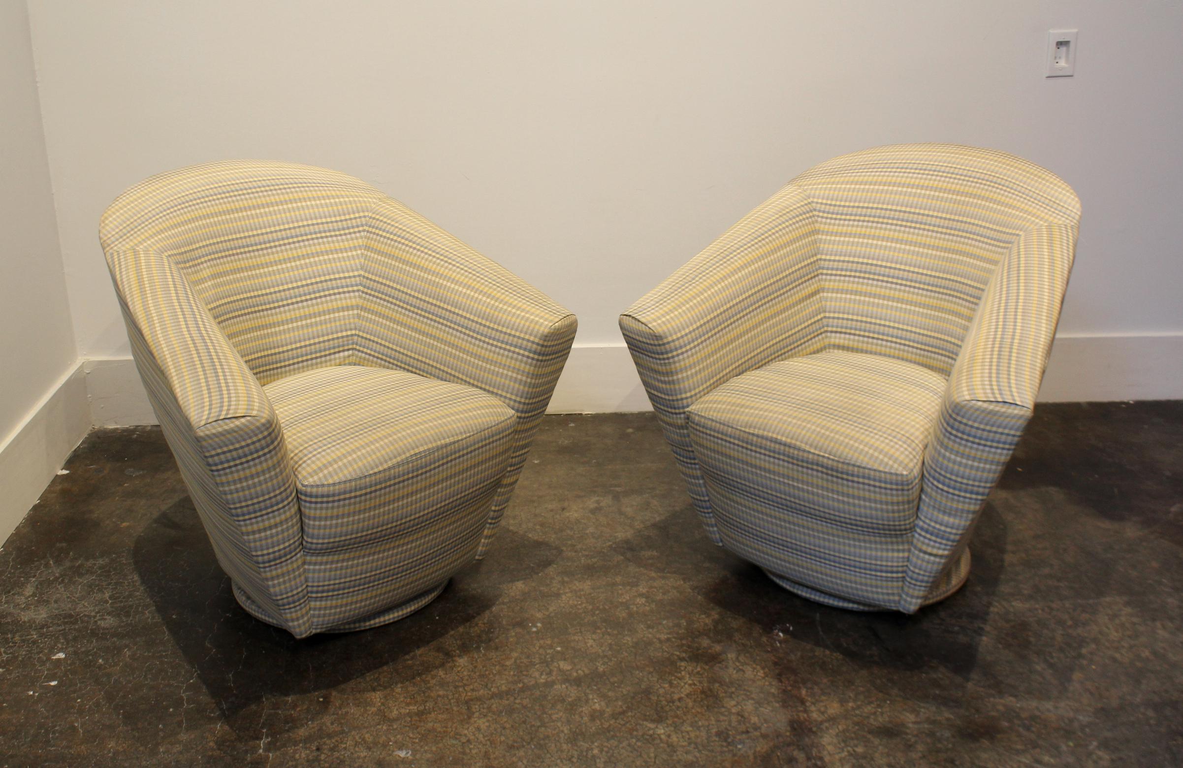 Mid-Century Modern Dramatic Sculptural 1980s Swivel Club Chairs For Sale