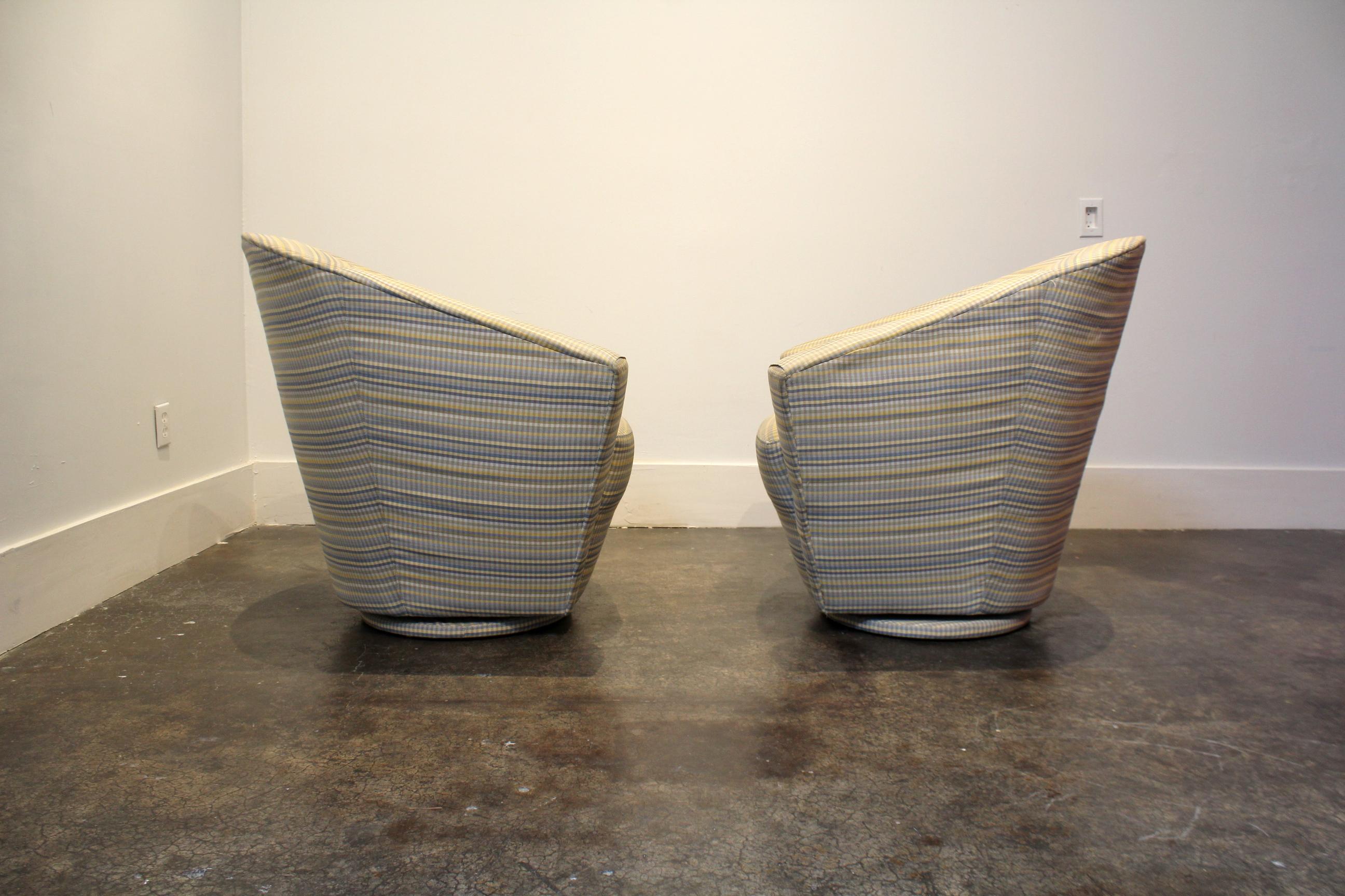 Dramatic Sculptural 1980s Swivel Club Chairs In Good Condition For Sale In Dallas, TX