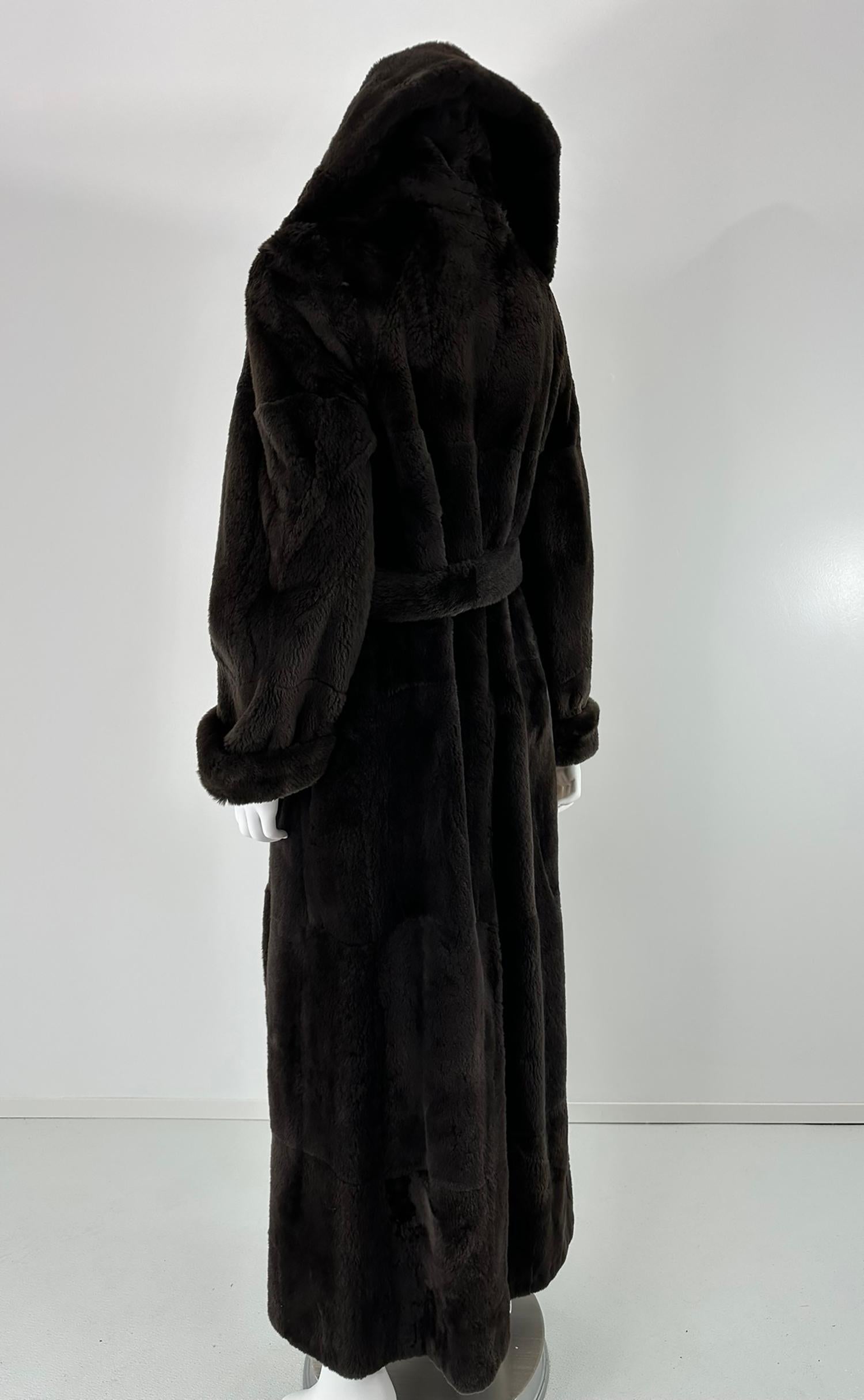 Donna Drammatico cappotto di pelliccia di castoro con cintura di lunghezza maxi a metà degli anni '90 Sonia Rykiel in vendita
