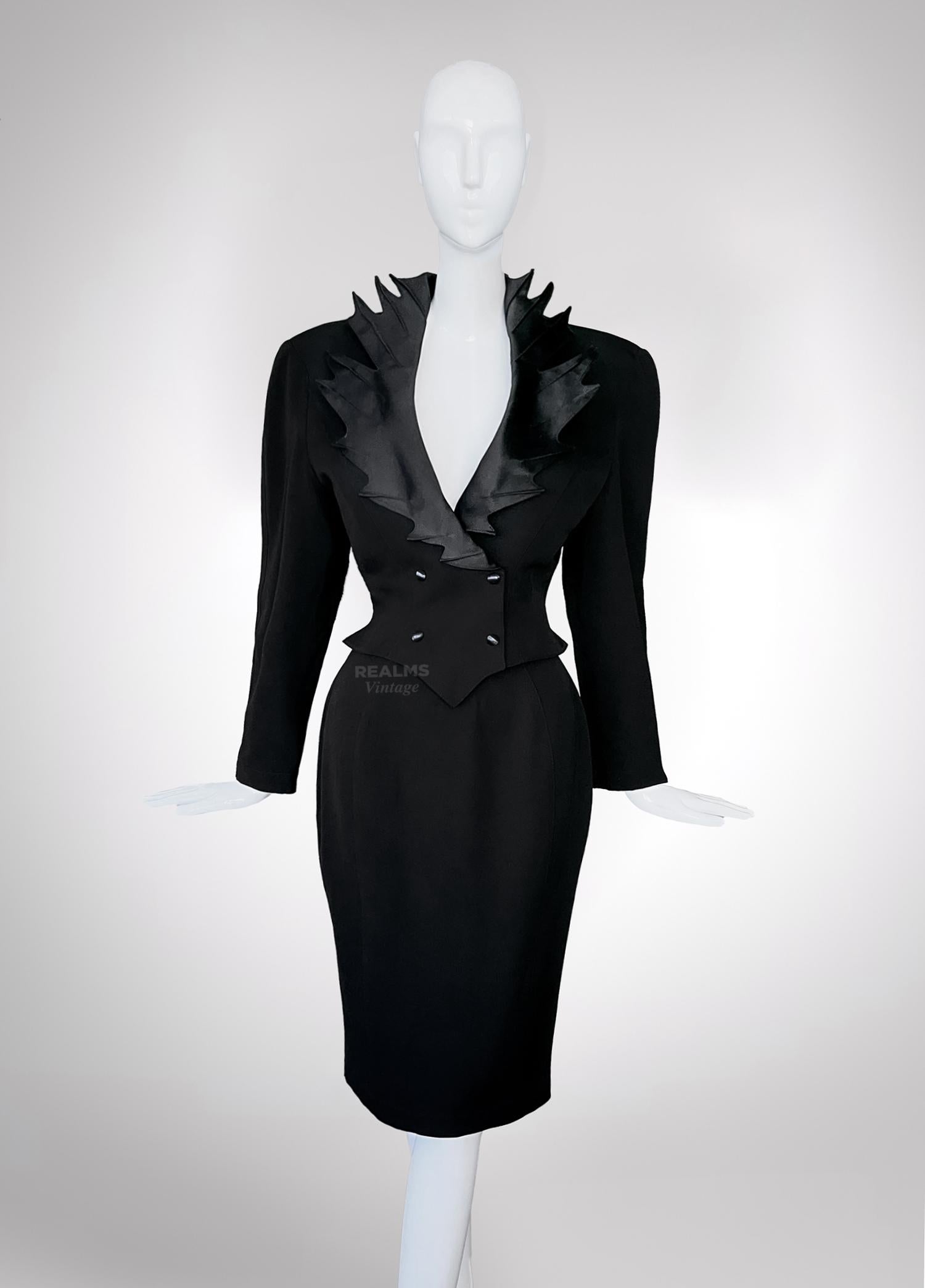 Women's Dramatic Thierry Mugler FW1990 Archival Black Skirt Suit Sculptural For Sale