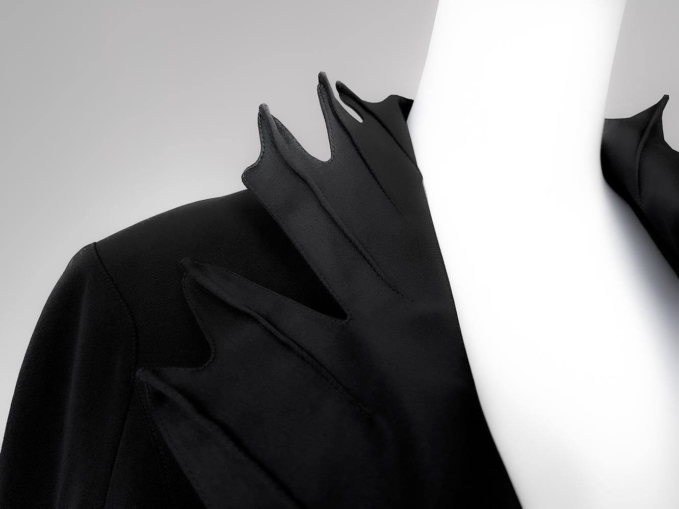 Tailleur jupe noire sculptural Thierry Mugler FW1990 en vente 1