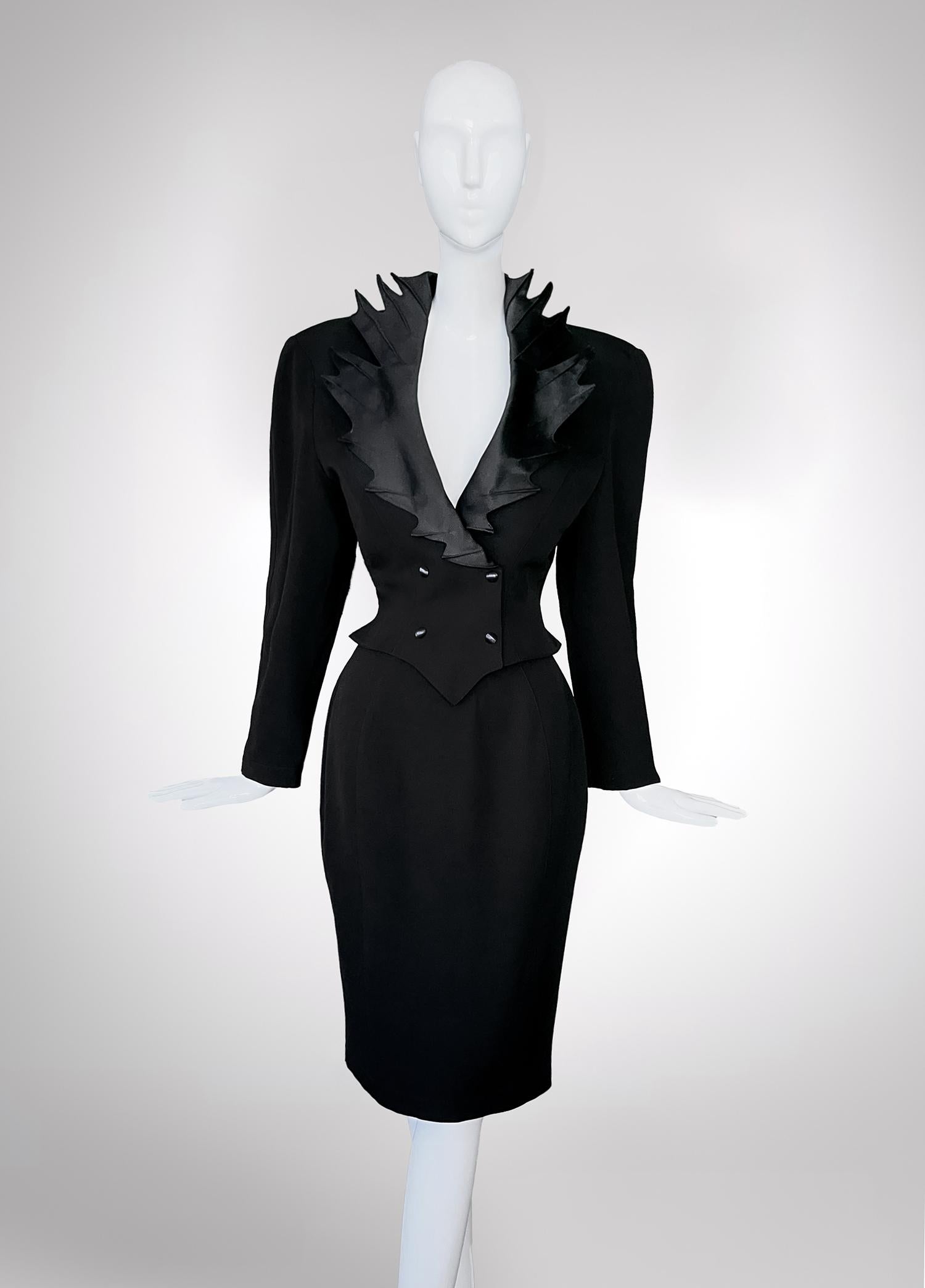 Women's Dramatic Thierry Mugler FW1990 Archival Black Skirt Suit Sculptural For Sale
