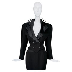 Dramatischer Thierry Mugler H/W 1990 Archivalischer schwarzer Rock Anzug, Skulpturaler Stil