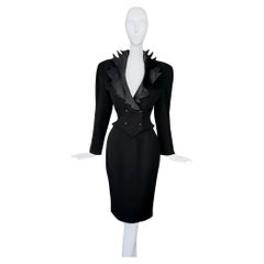 Dramatischer Thierry Mugler H/W 1990 Archivalischer schwarzer Rock Anzug, Skulpturaler Stil