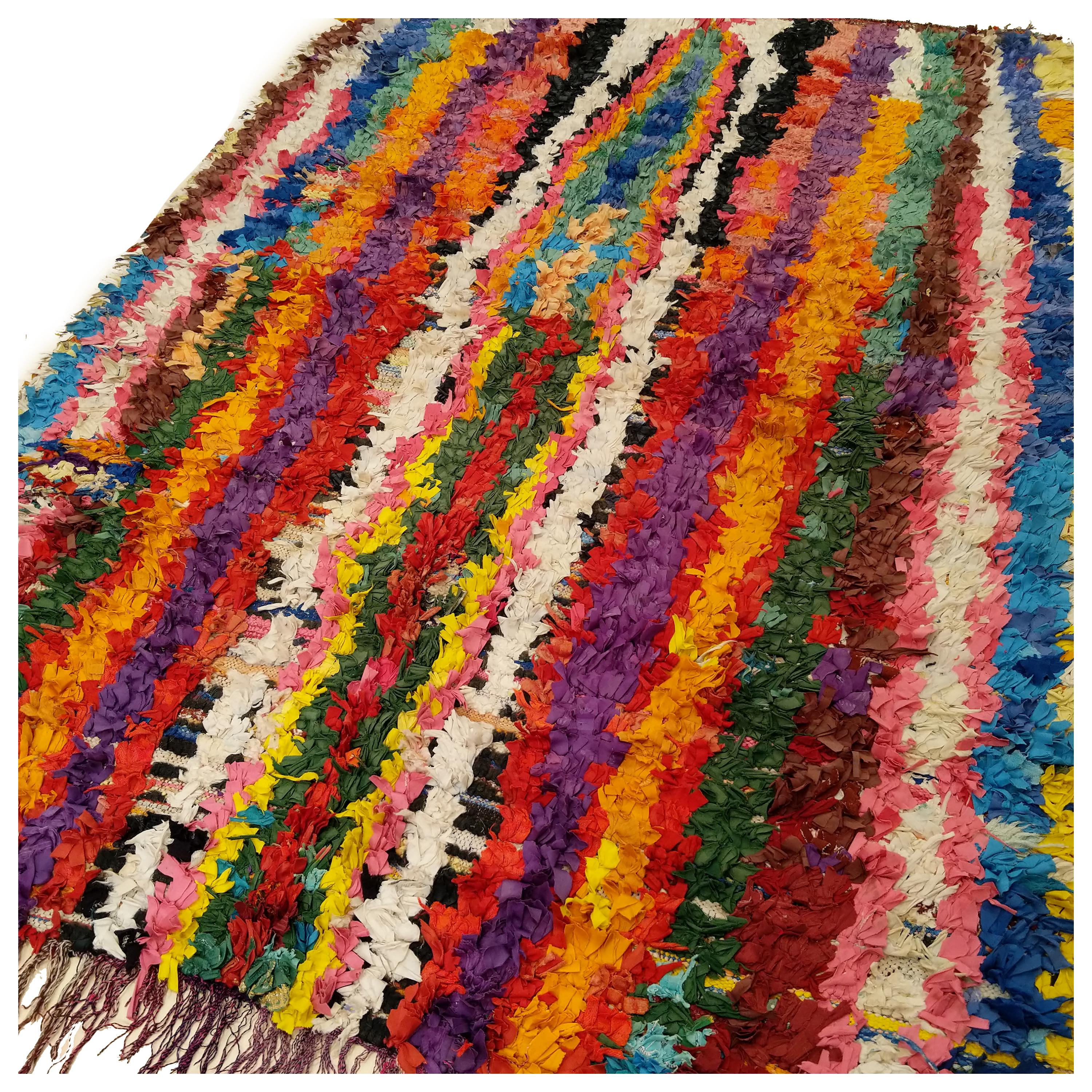 Dramatic Vintage Moroccan Boujad Berber Rug with Stacked Niches In Excellent Condition For Sale In Milan, IT