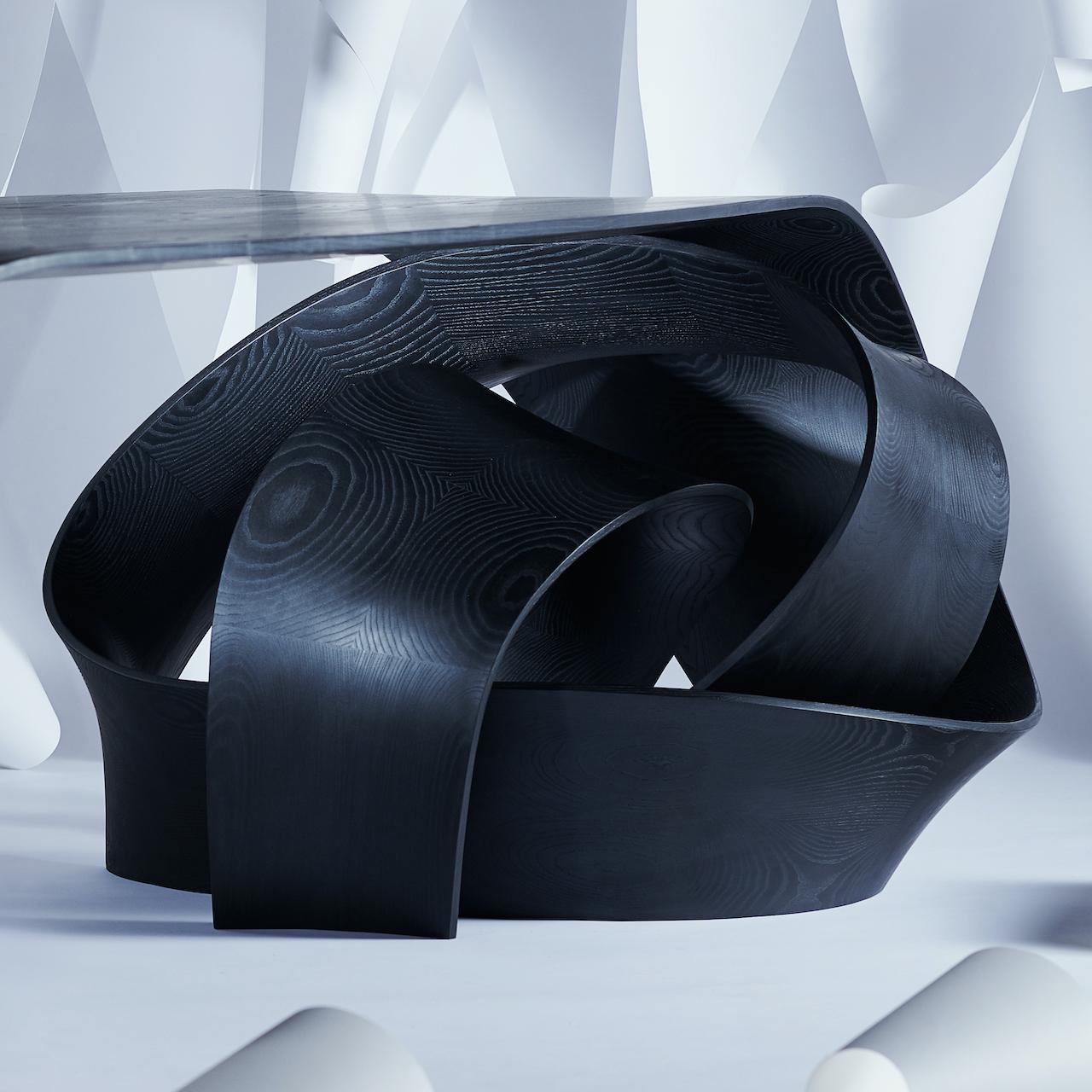 Contemporary sculptural 'knotted' desk handgeschnitzt in Esche natur oder ebonisiert  (Britisch) im Angebot