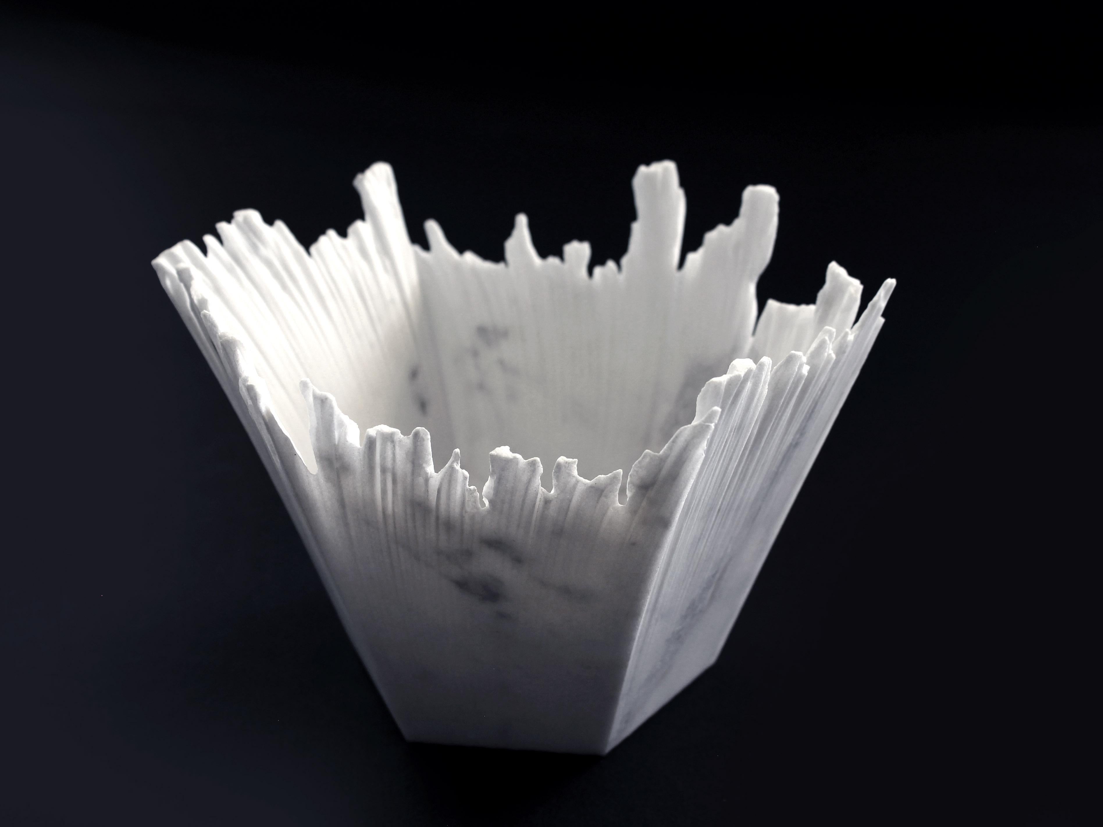 Drap B Hexagonal Decorative Bowl in White Carrara Marble by Bufalini Marmi (Moderne) im Angebot