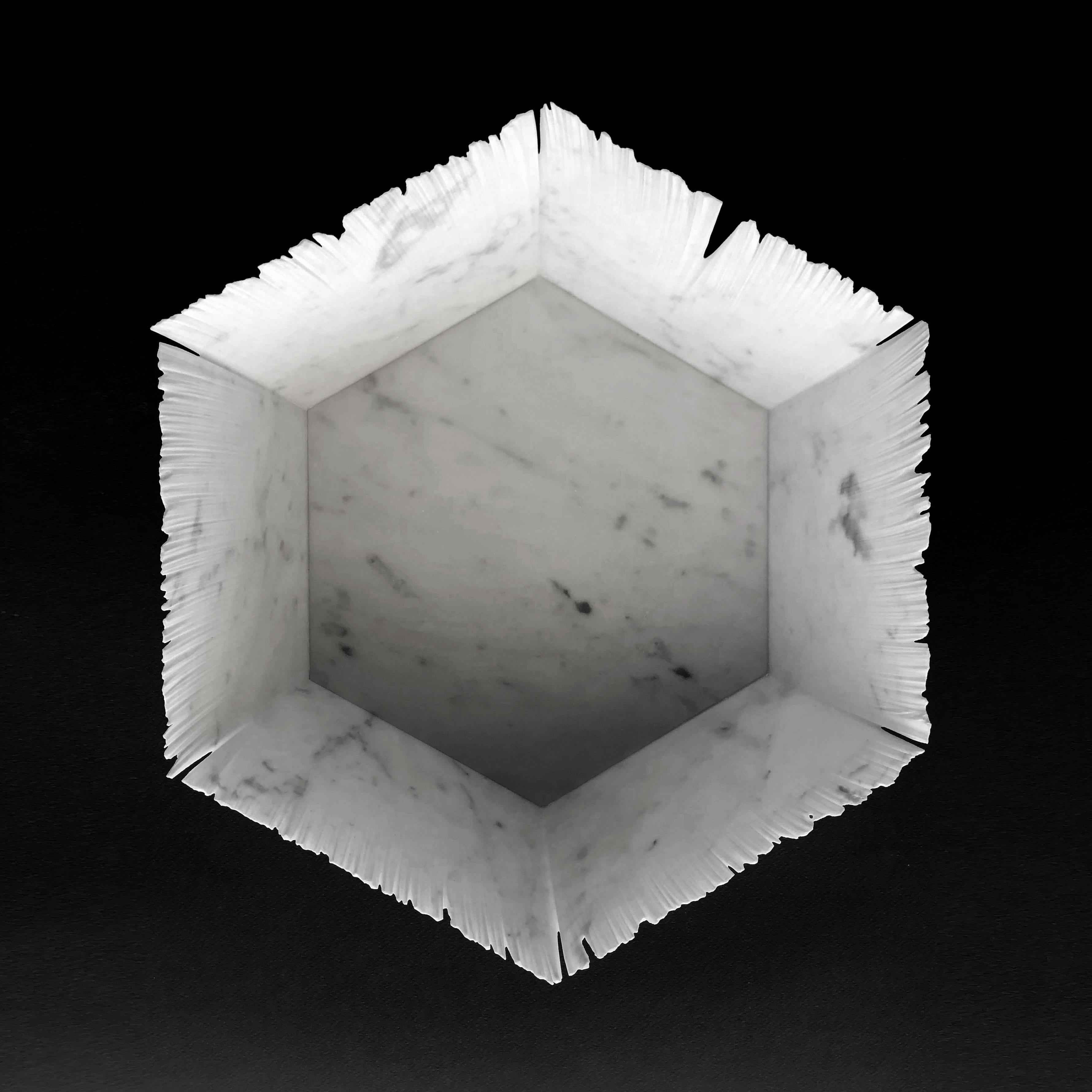 Drap C Hexagonal Decorative Bowl in White Carrara Marble by Bufalini Marmi In New Condition For Sale In Geneve, CH