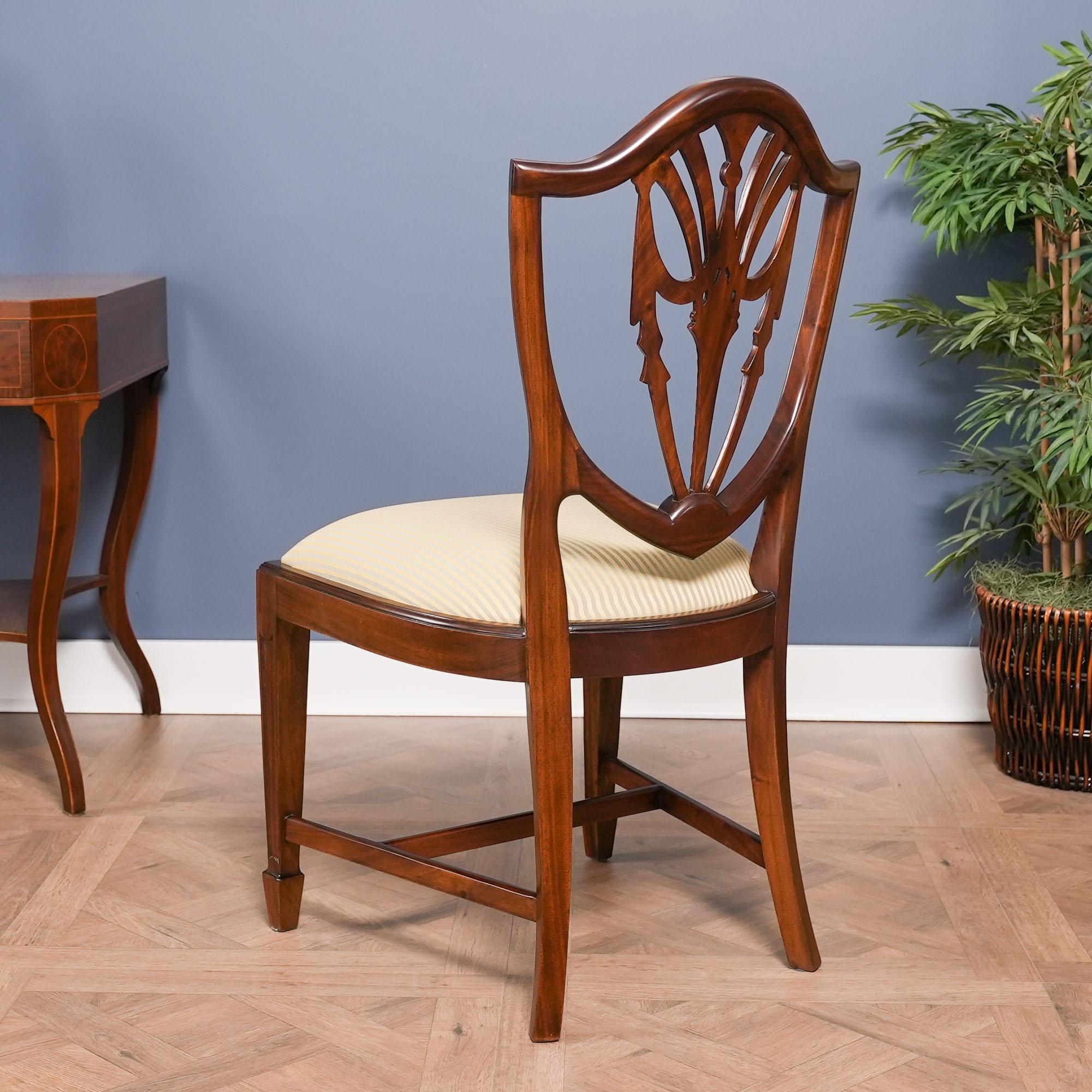 Chaises à dossier bouclier sculpté Drape, ensemble de 10 en vente 7