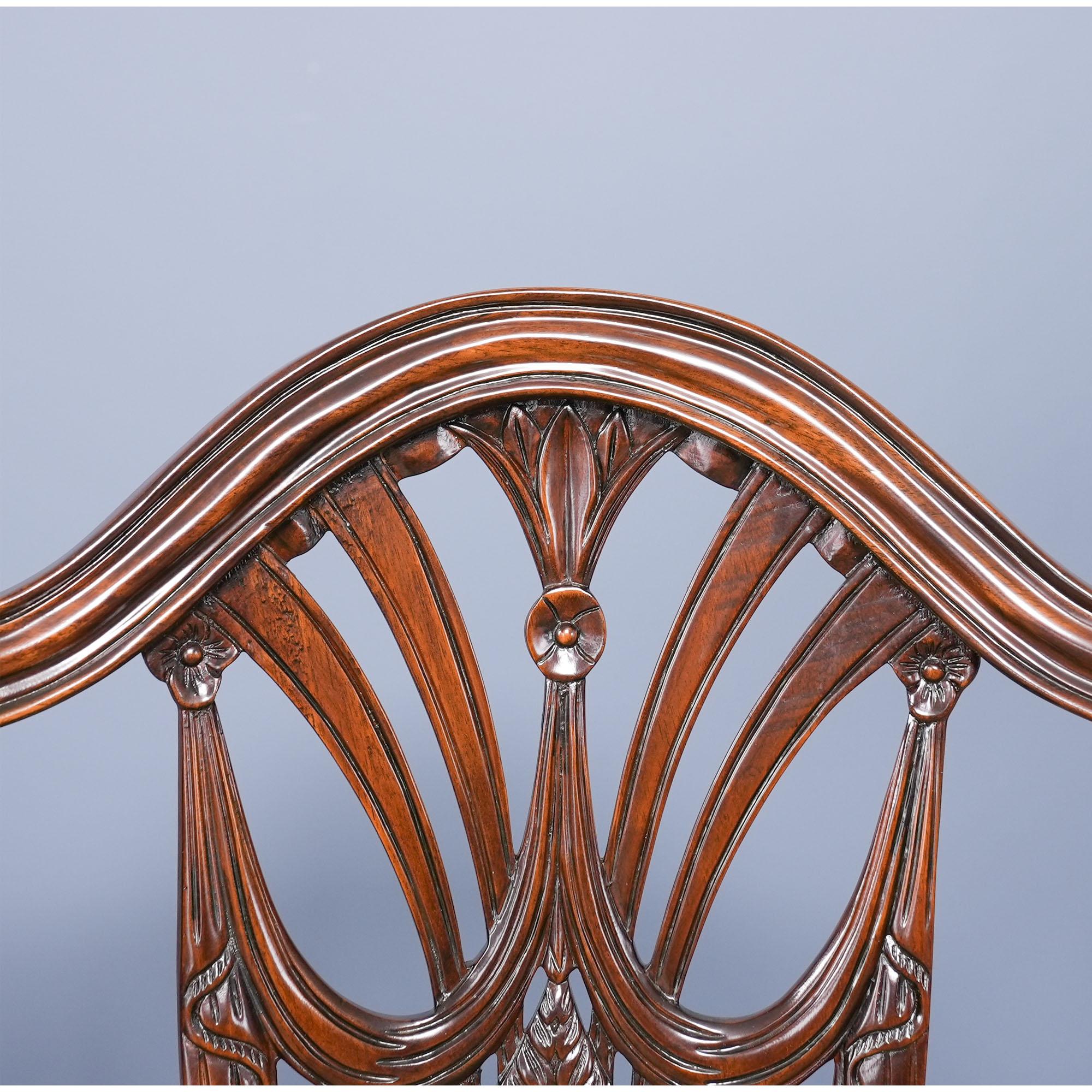 Chaises à dossier bouclier sculpté Drape, ensemble de 10 en vente 11