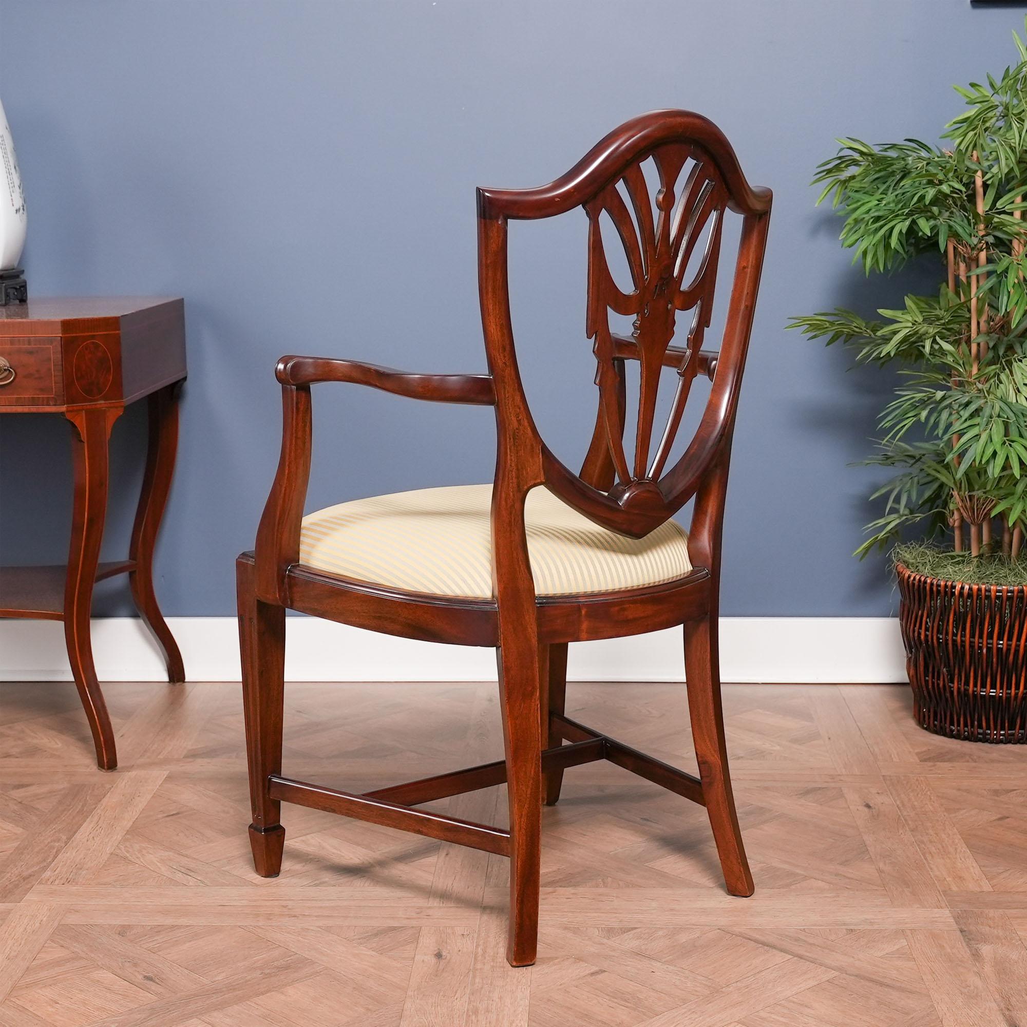 Chaises à dossier bouclier sculpté Drape, ensemble de 10 Neuf - En vente à Annville, PA