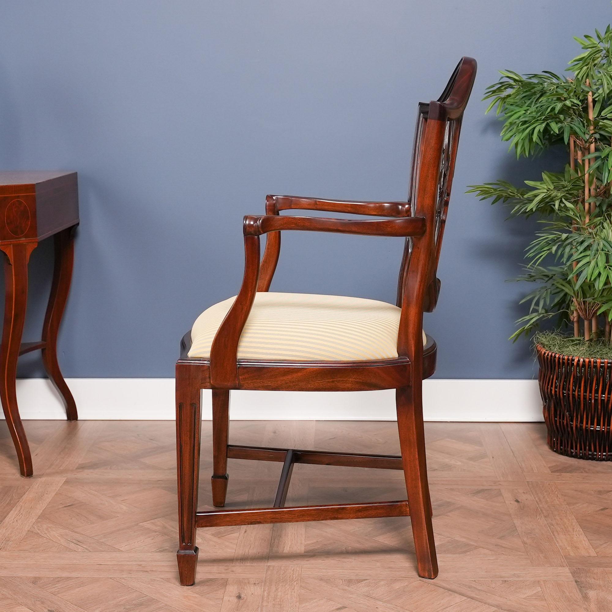 XXIe siècle et contemporain Chaises à dossier bouclier sculpté Drape, ensemble de 10 en vente