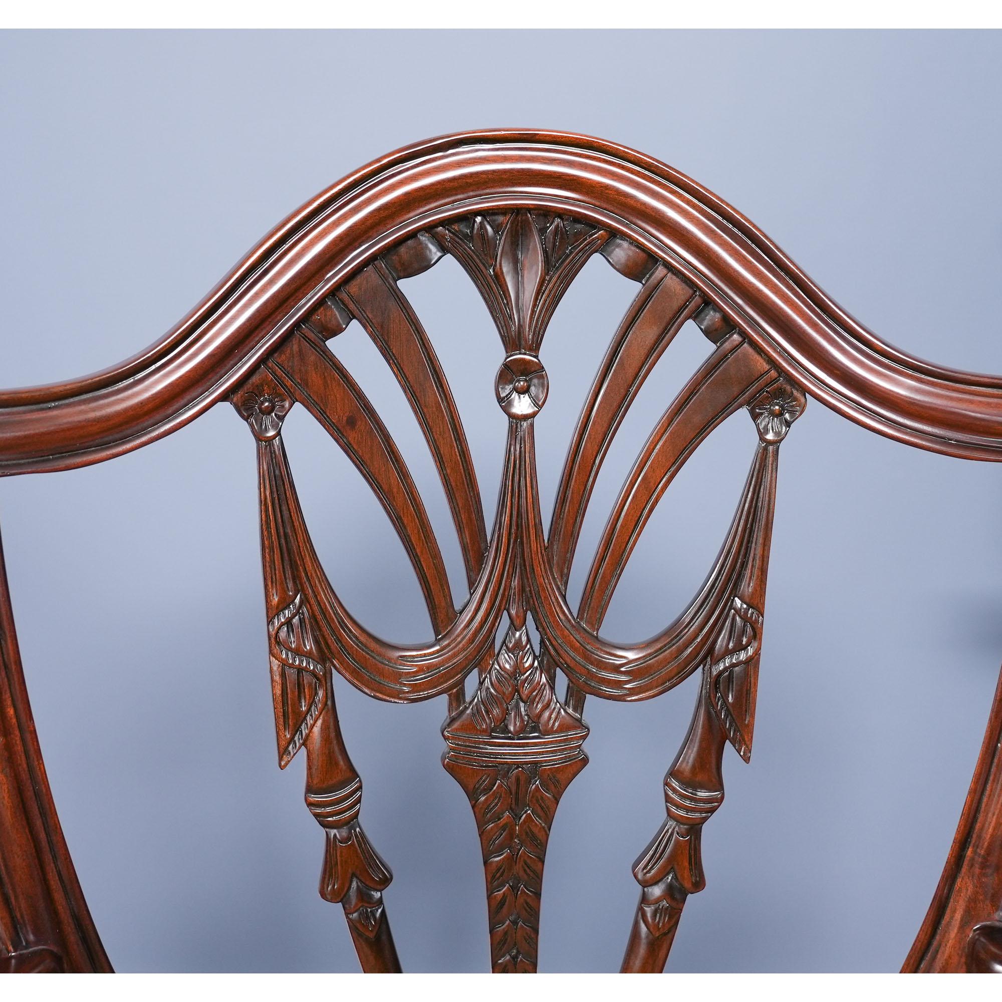 Chaises à dossier bouclier sculpté Drape, ensemble de 10 en vente 1