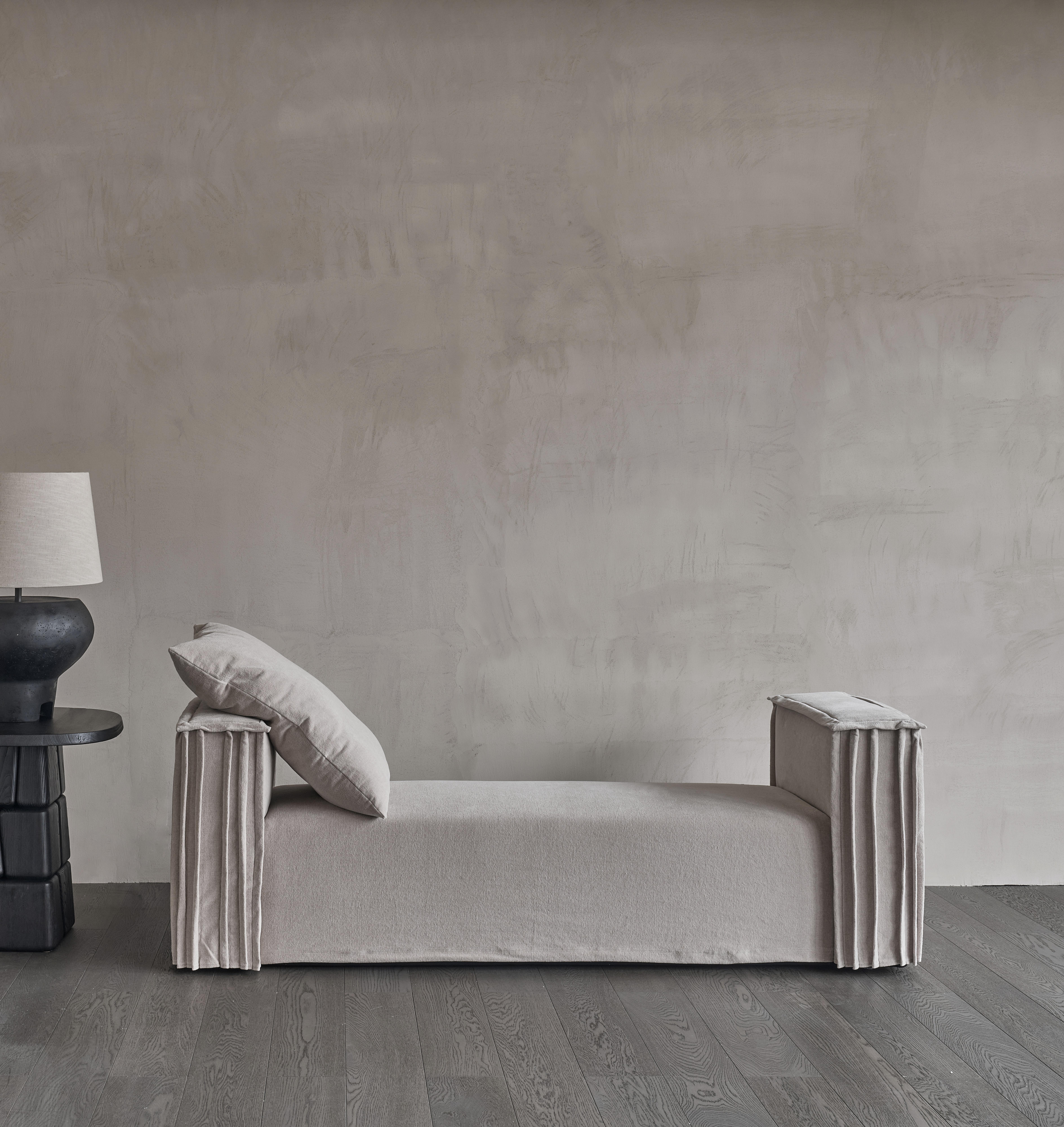 Lit de jour Drape by DAaZ
Dimensions : D 66 x L 195 x H 65 cm.
MATERIAL : Bois massif, tissu.


DAaZ Furniture honore l'esprit d'aventure. Nous acceptons de sortir de l'ordinaire et nous nous délectons de la magie qui se dégage de l'inattendu. Notre