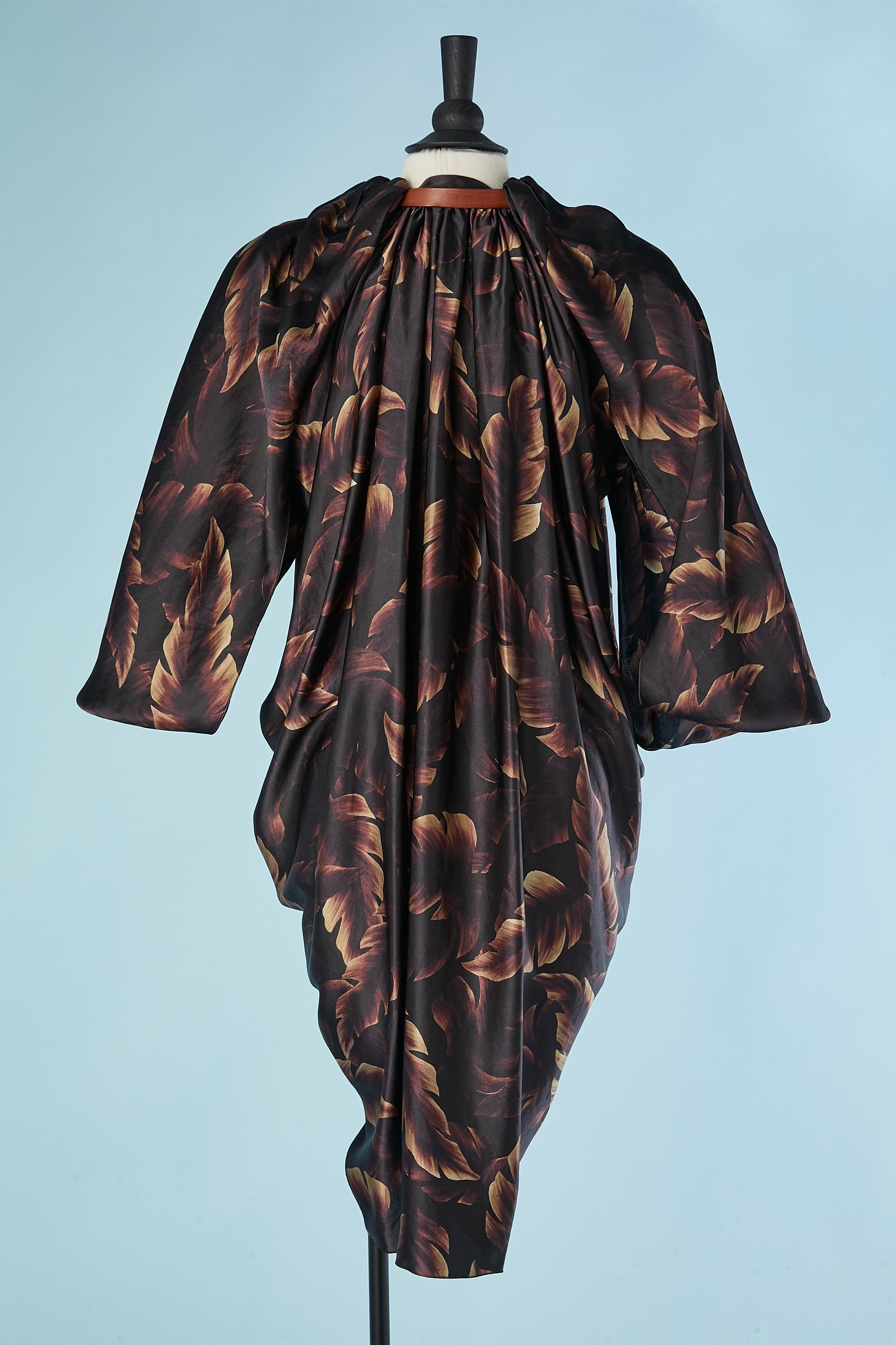 Lanvin - Robe de cocktail drapée en soie imprimée feuilles avec collier en cuir naturel  en vente 2