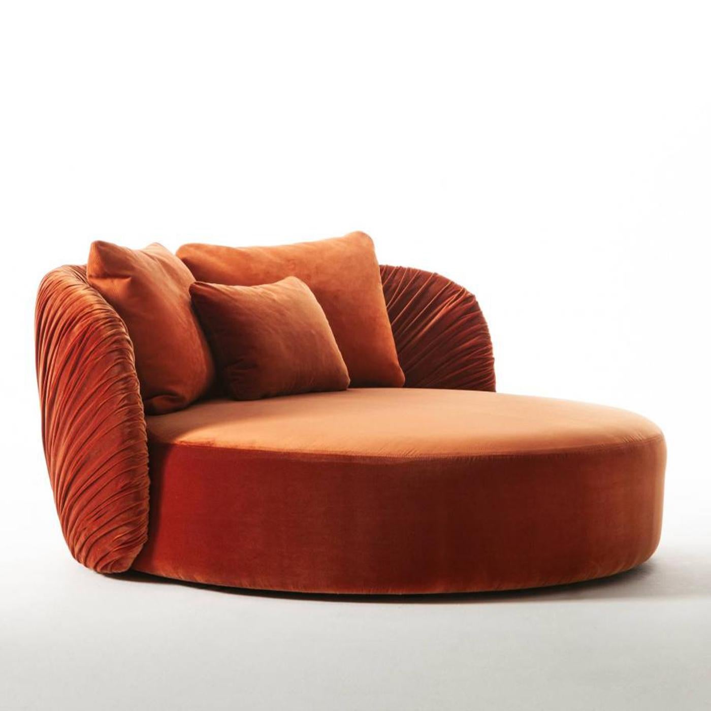 The embracing silhouette of this sofa is an invitation to enjoy moments of pure relaxation in the company of a good book or glass of wine. Revealing its plush character in the choice of prized, orange-toned leather upholstery, its design maximizes