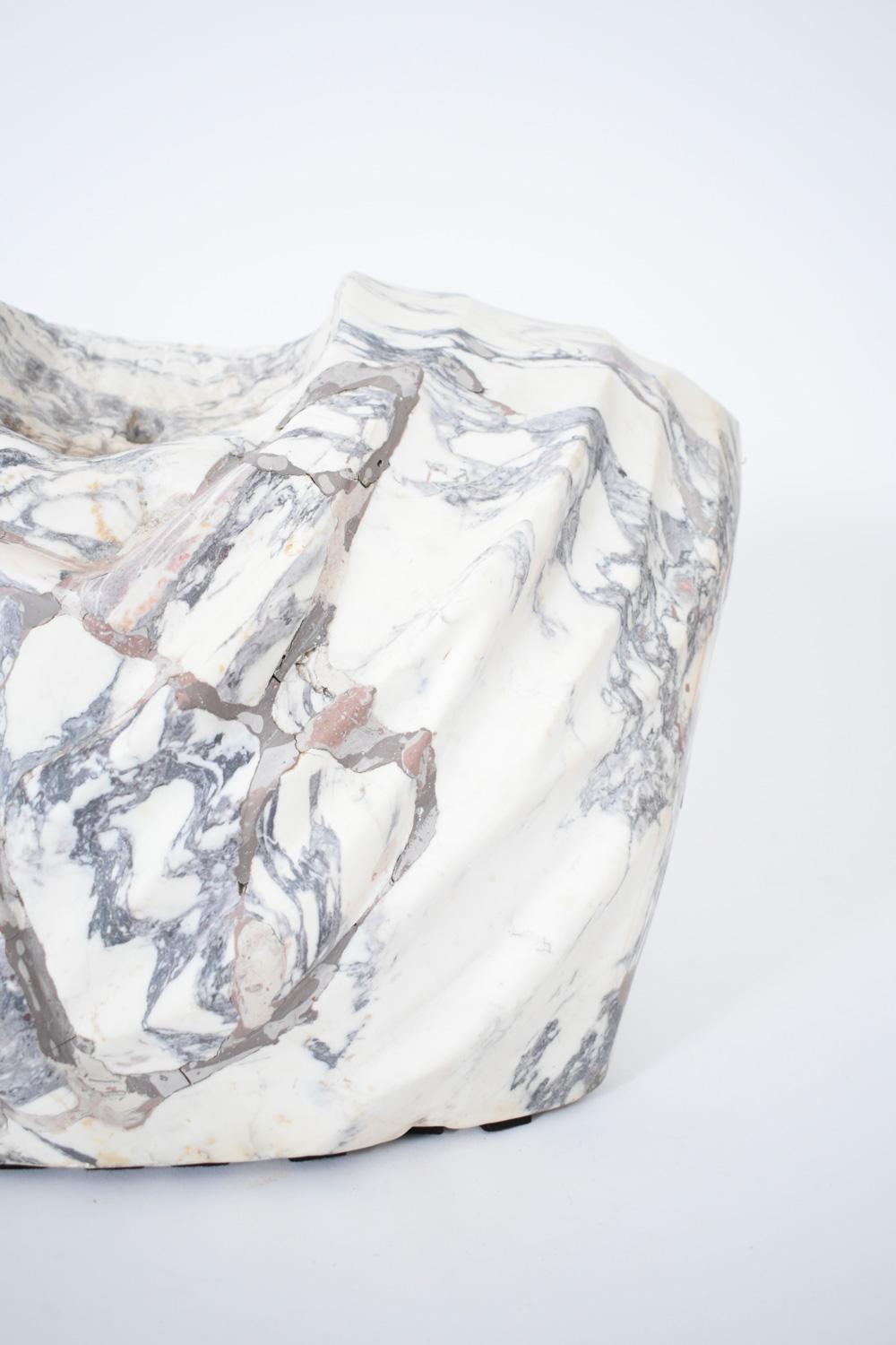 Scultura con busto di marmo drappeggiato, XIX sec. In condizioni ottime in vendita a Lisboa, PT
