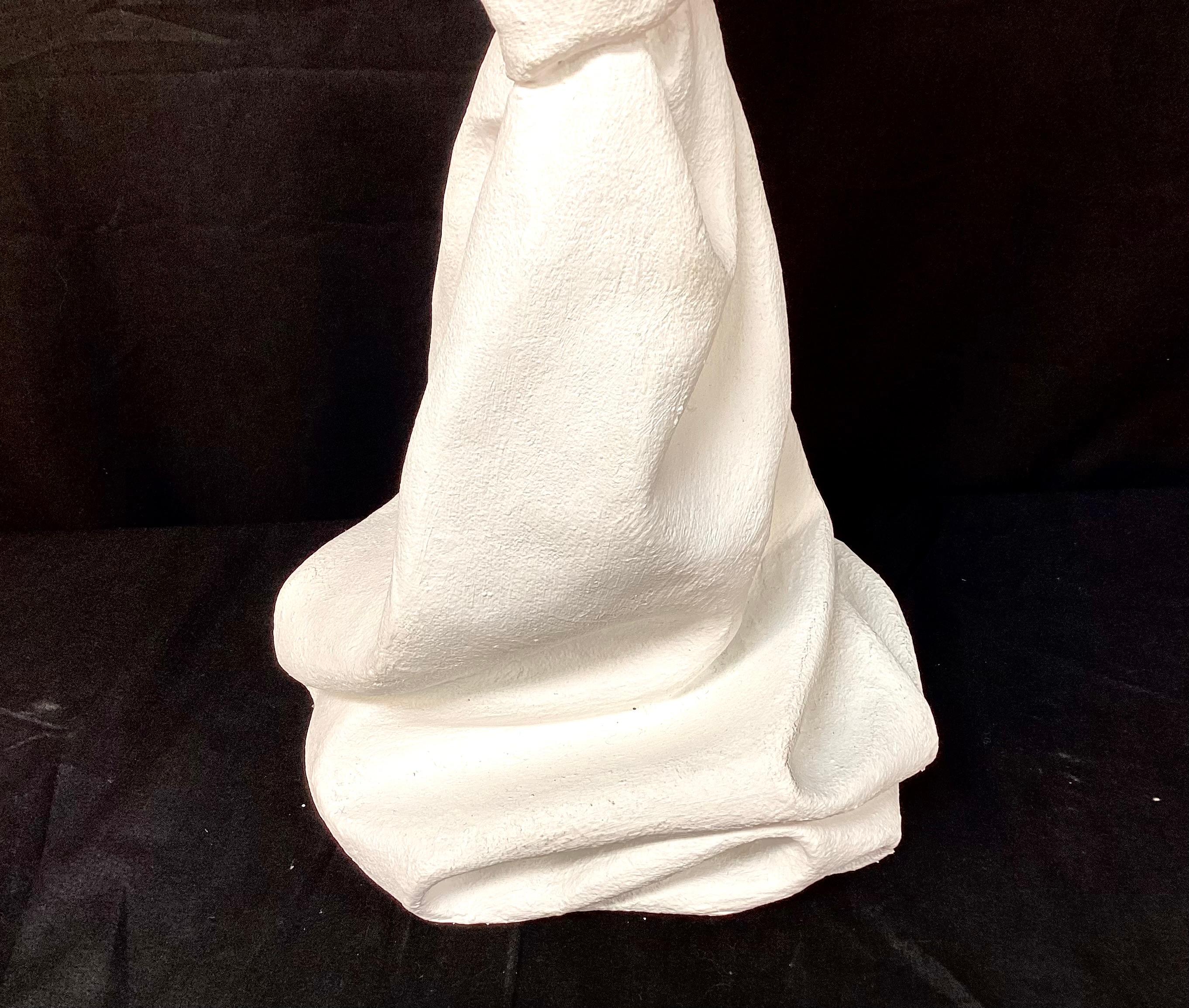 Plâtre Lampe en plâtre drapée, style John Dickinson en vente