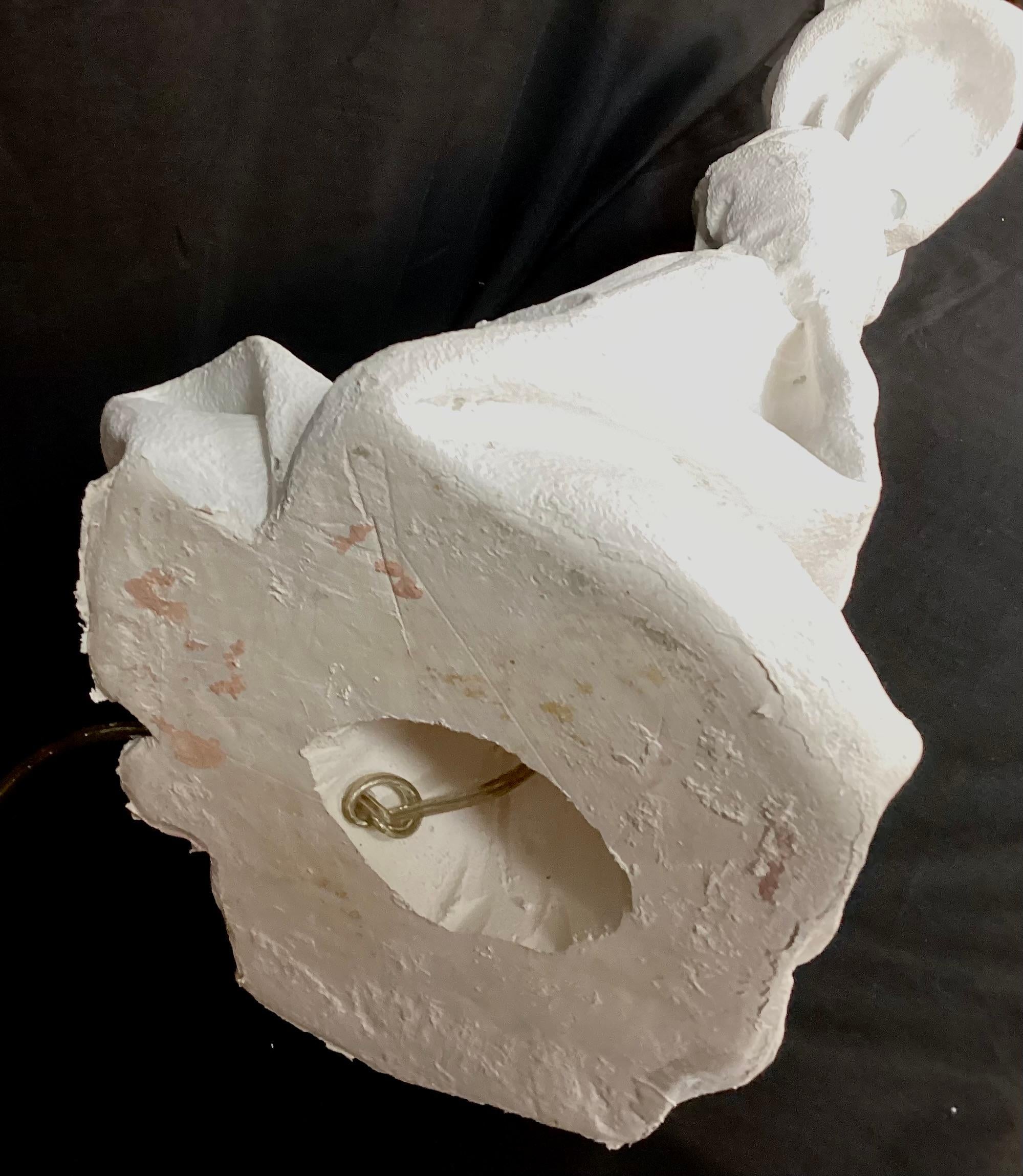 Lampe en plâtre drapée, style John Dickinson en vente 2