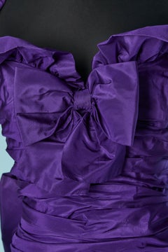 Abito da sera drappeggiato in seta viola con volant e fiocco Isabelle Allard