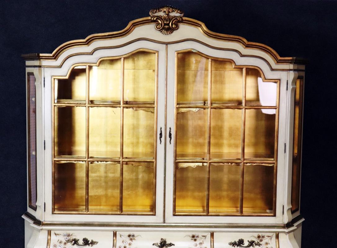 Draper Style Maslow Freen Gold Gilt and Chinoiserie China Cabinet Breakfront In Good Condition In Swedesboro, NJ